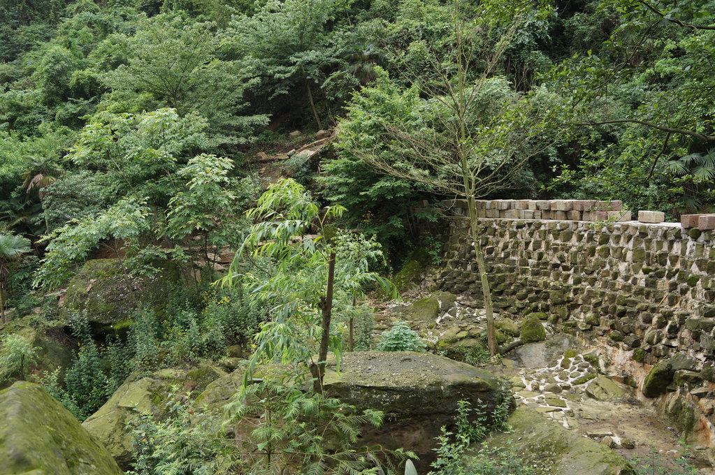 随意走走--彭州葛仙山的冰川瀑布