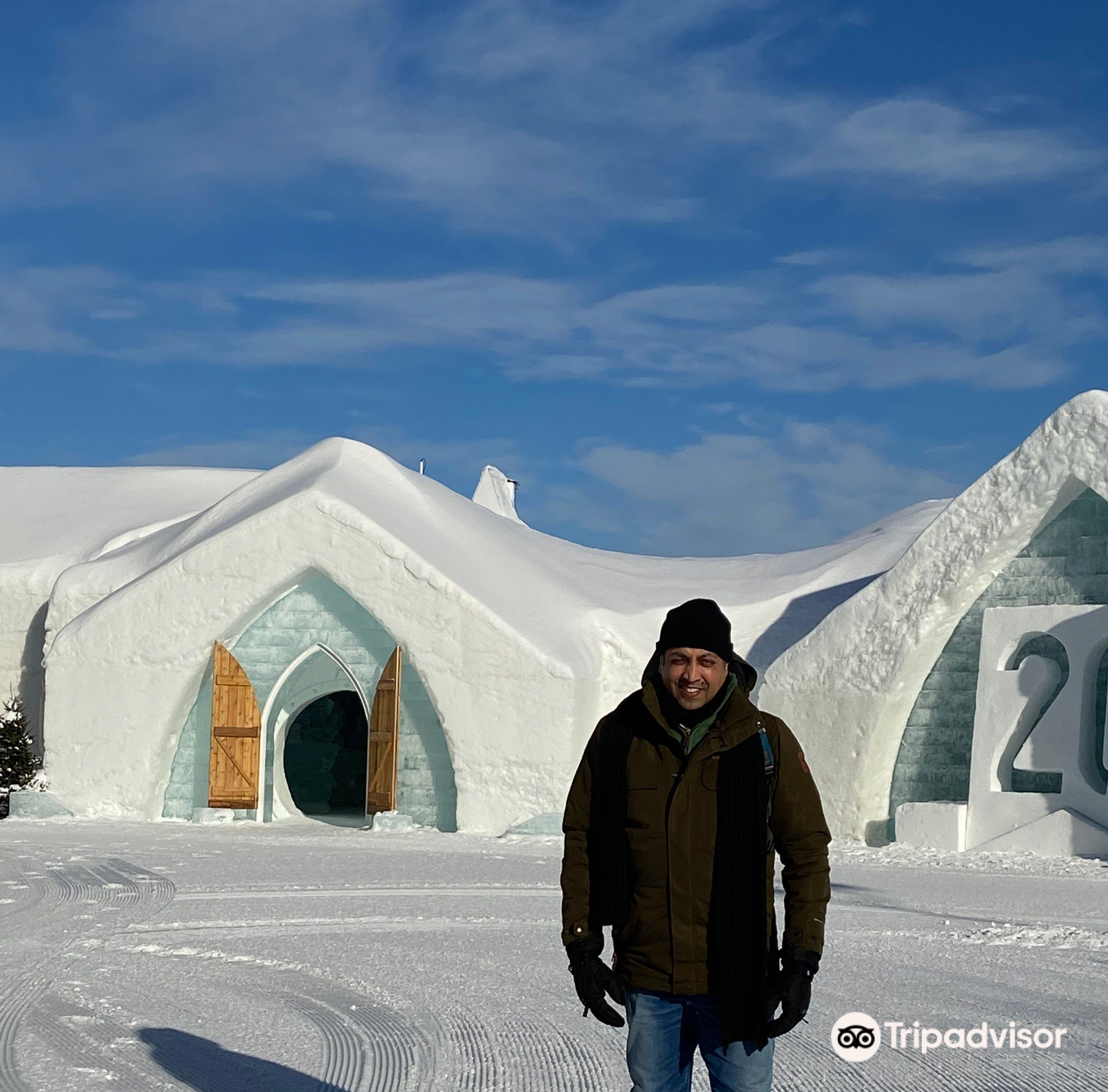 hotel de glace ice bar