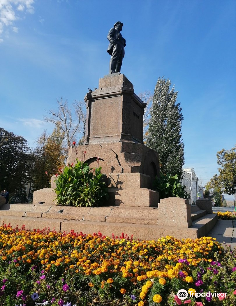 lenin statue 纪念碑 建筑人文 距景点362m