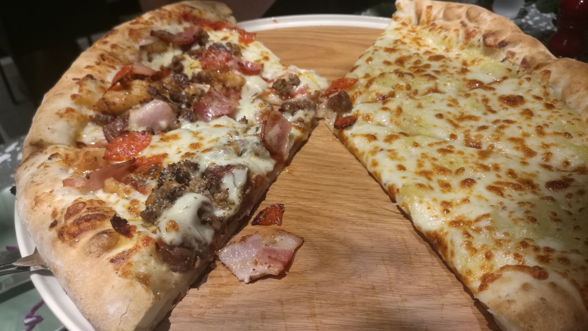 2023必胜客(金狮广场店)美食餐厅,.舒适,店内的榴莲多多披萨.