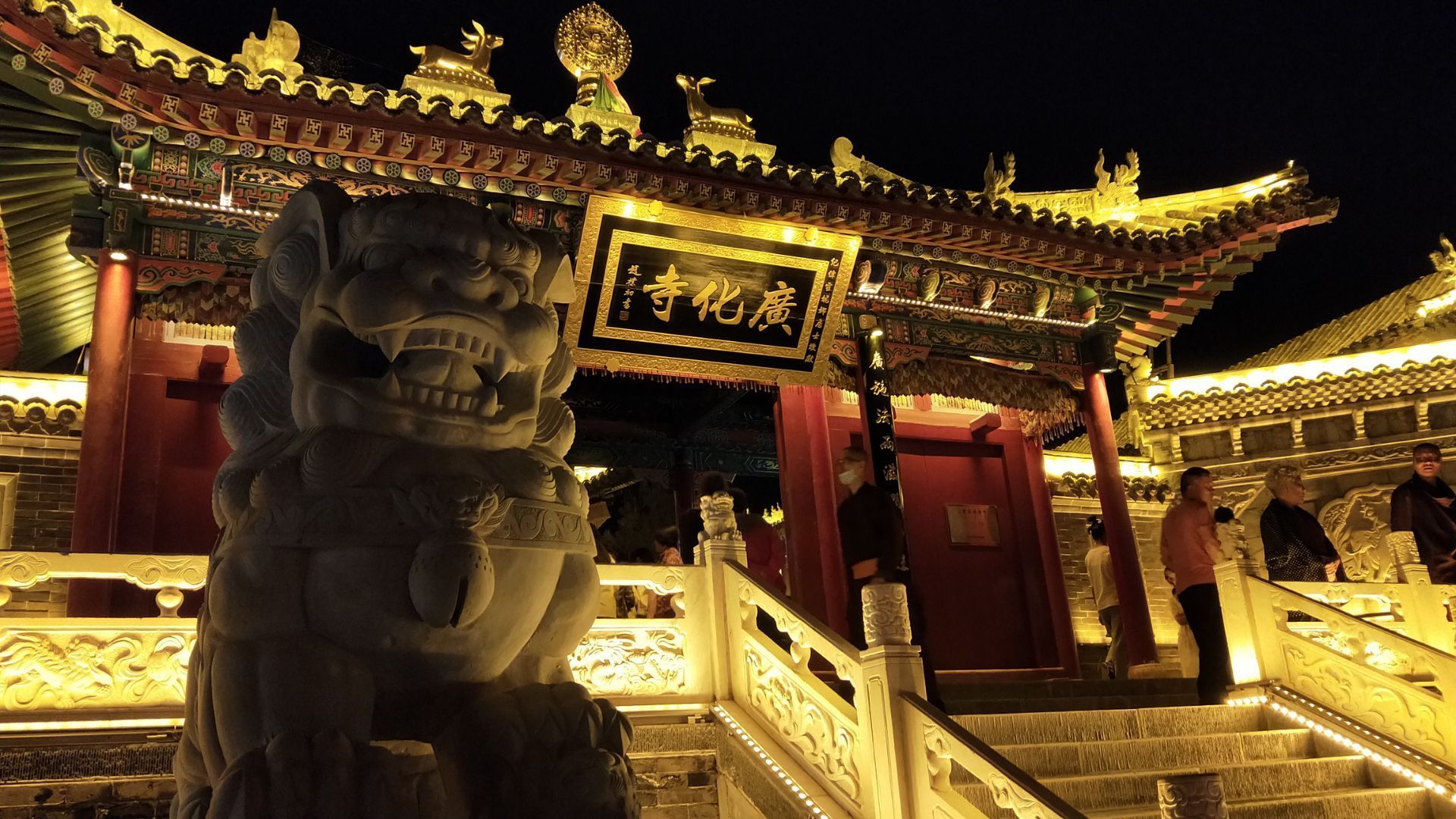 广化寺是五台山晚上也开放的寺庙一般寺庙下午四点闭门广化寺晚上