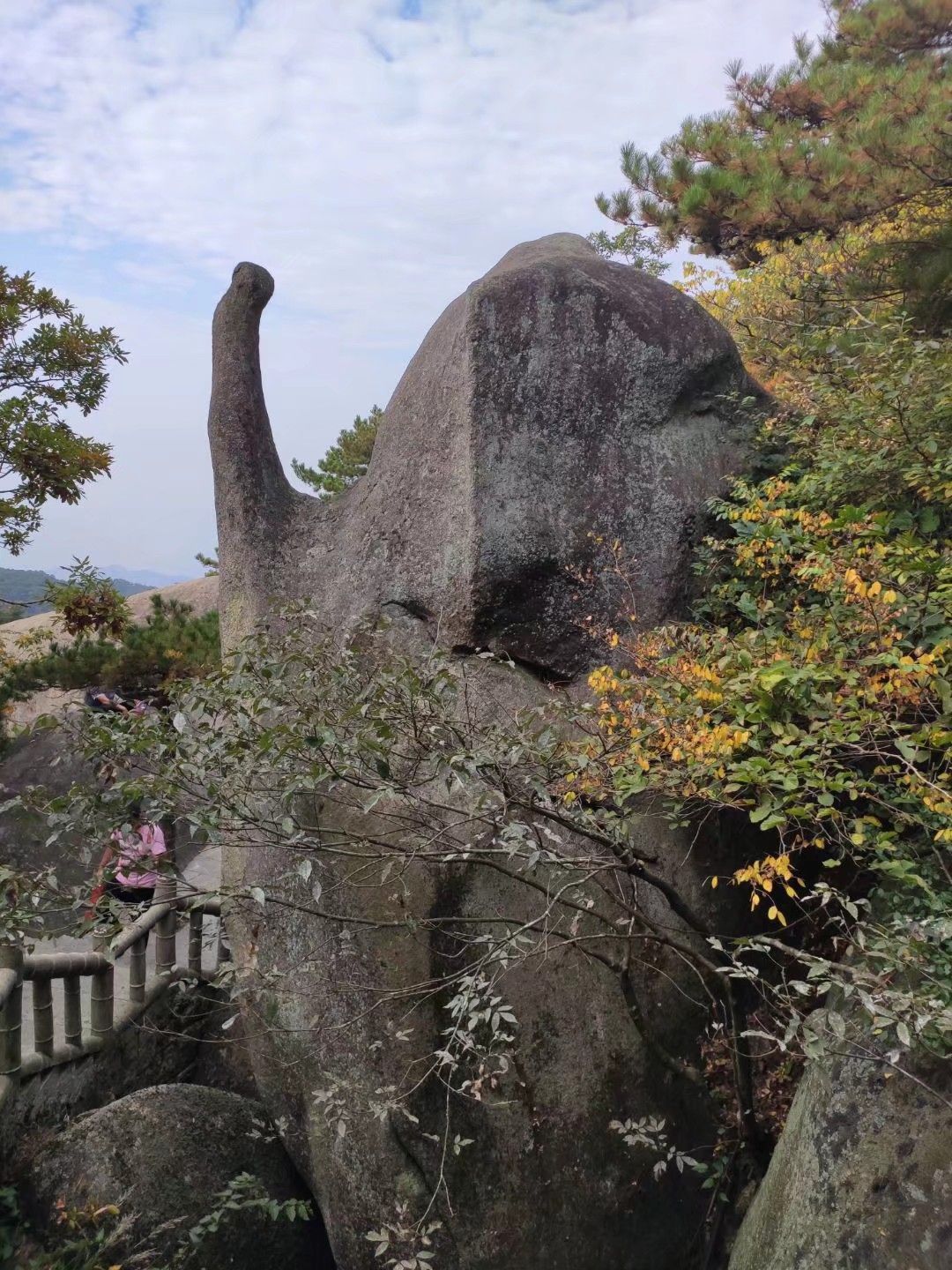 东关寨这里也是天柱山景区里很重要的一块地方了,的地势还是很限的啊
