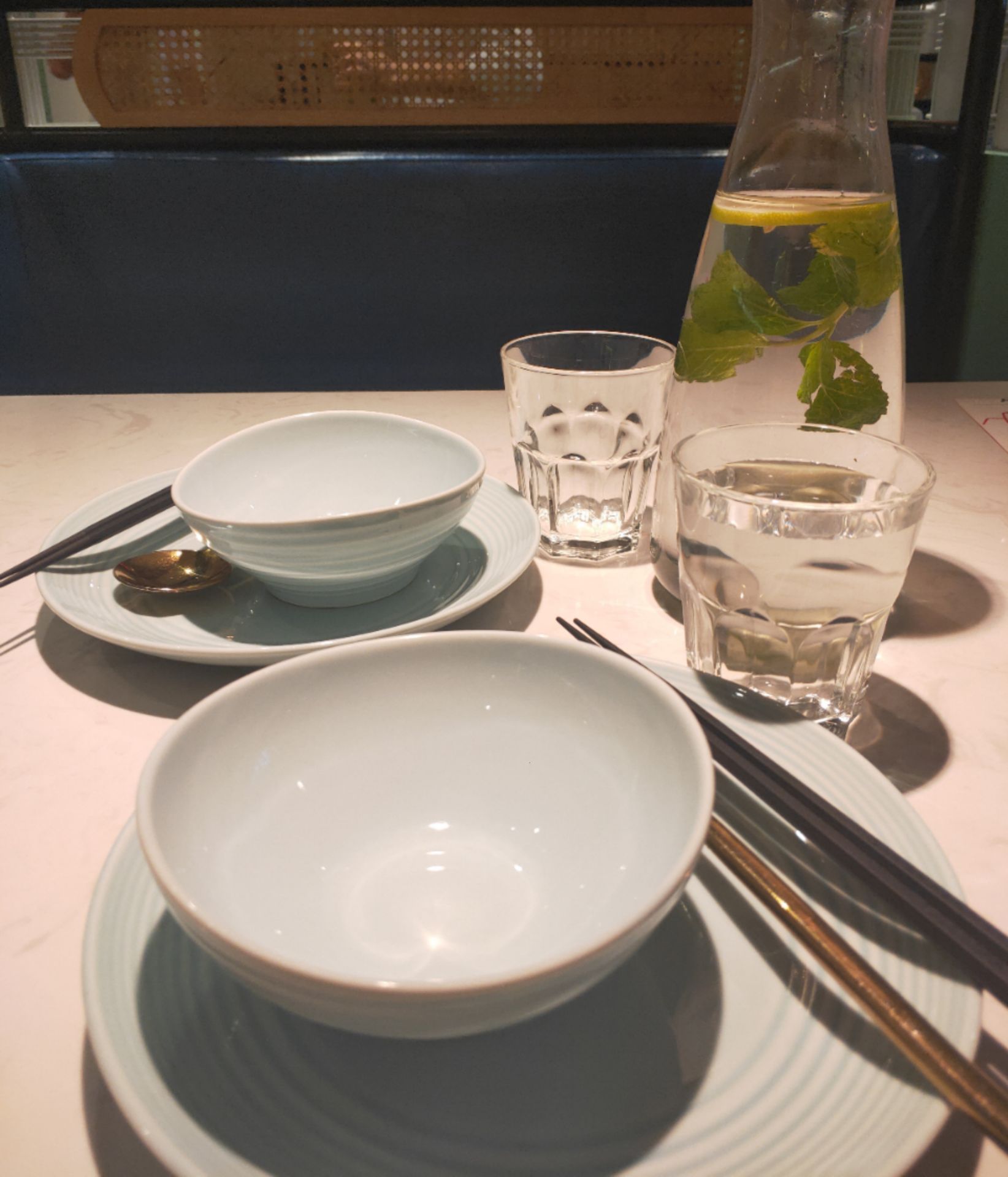 试里上游东餐厅名以芽绿极其浪漫的一家餐厅文艺精致的装修典雅而富有
