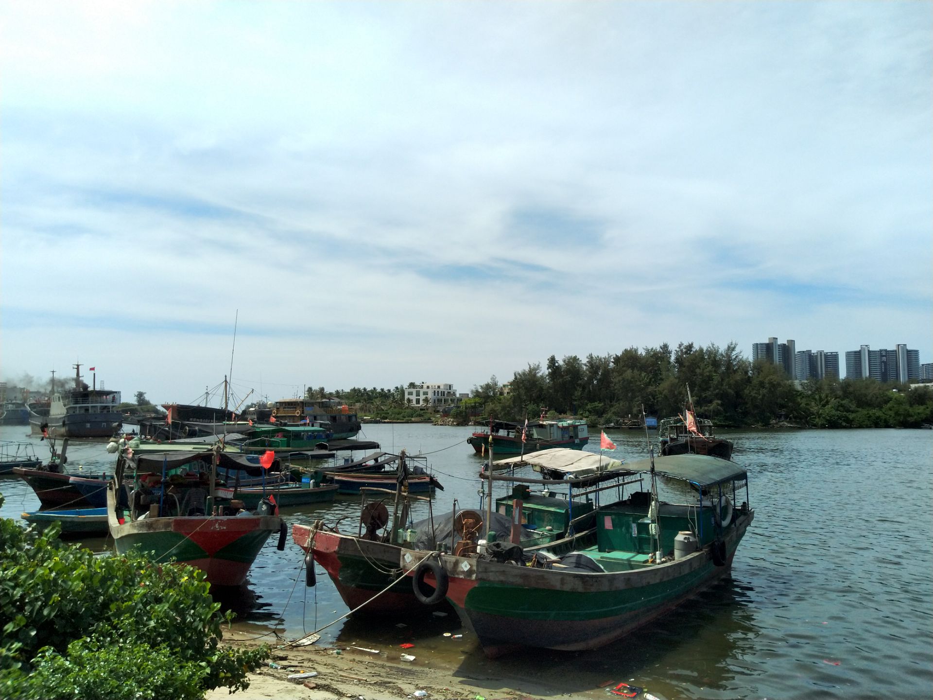 潭门中心渔港是海南岛最大的渔业远海捕捞船集中的重要港口,是海南岛