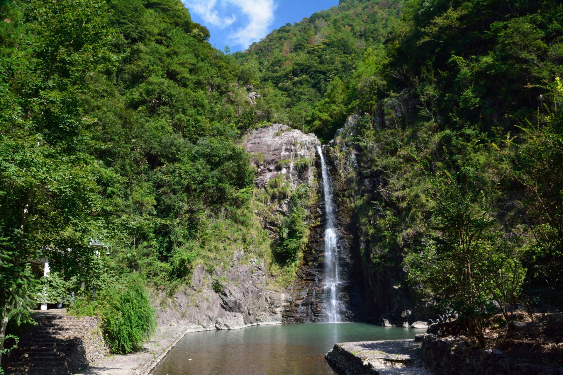 九漈石门台位于永嘉县大元下村距离陶公洞十二峰景区不远但交通不方便