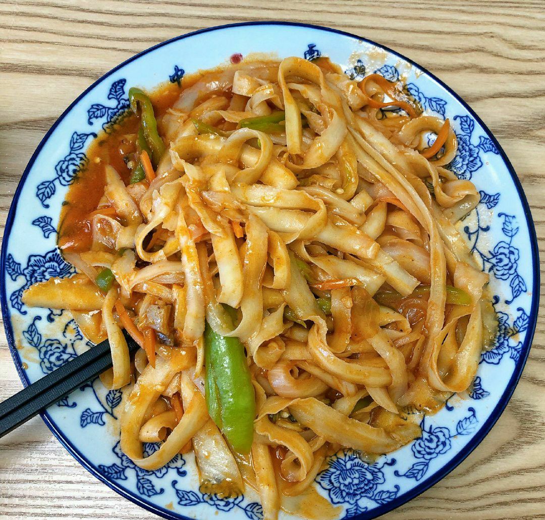 牛肉炒刀削是我的最爱面食里我最喜欢这种超有嚼劲的口感不得不说分量