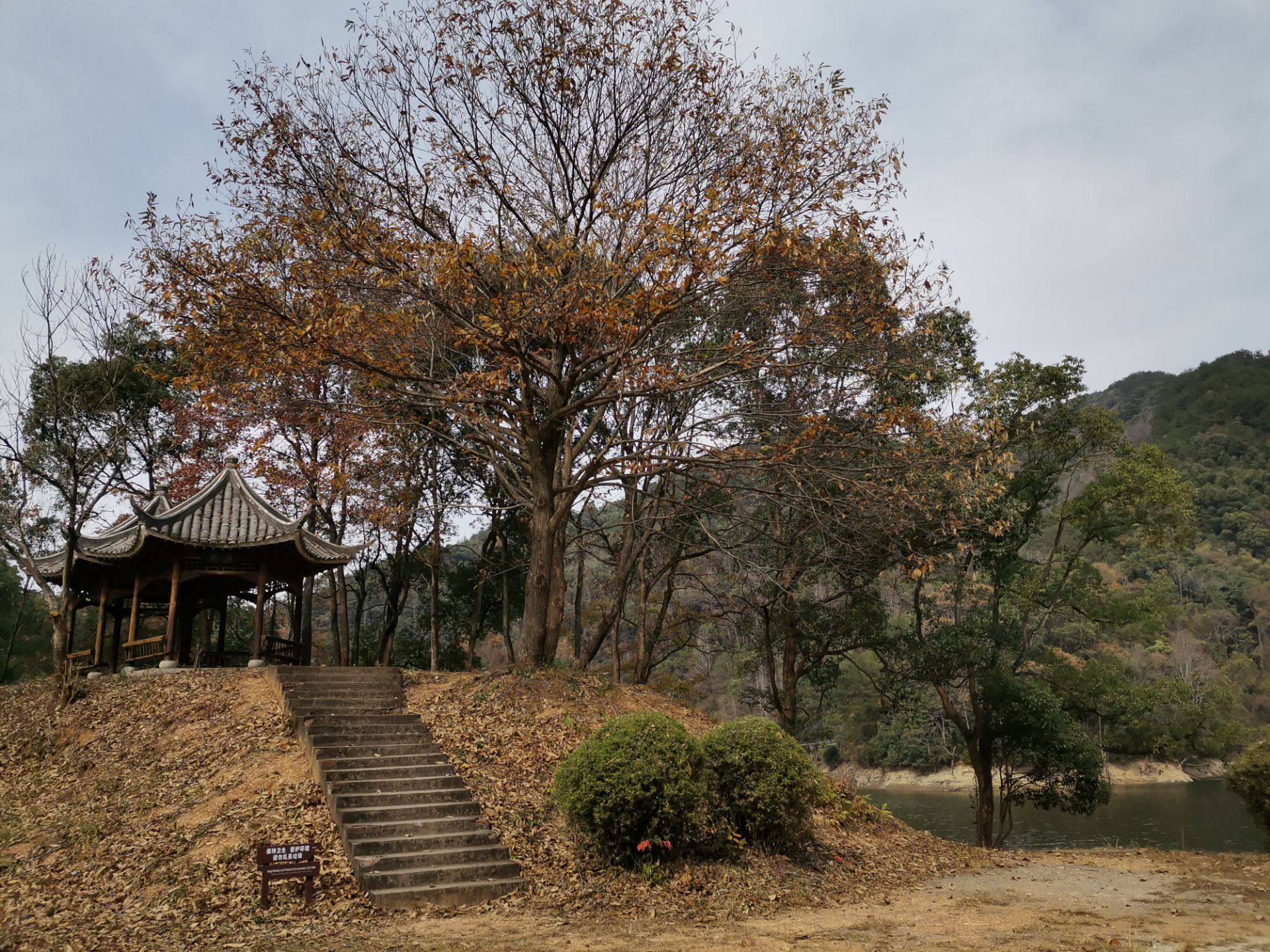 【趣味】这儿因山水美景,会有拍人像的模头,不妨加入蹭拍,好玩