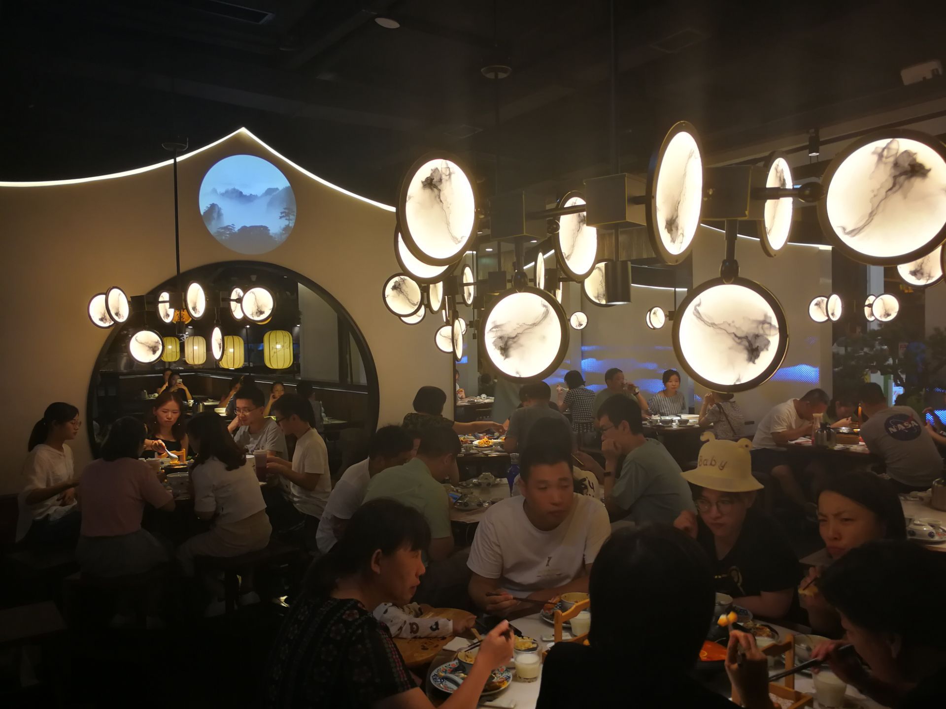 2021江南里(艾尚天地店)美食餐厅,每天都排队的人好多啊,排队.