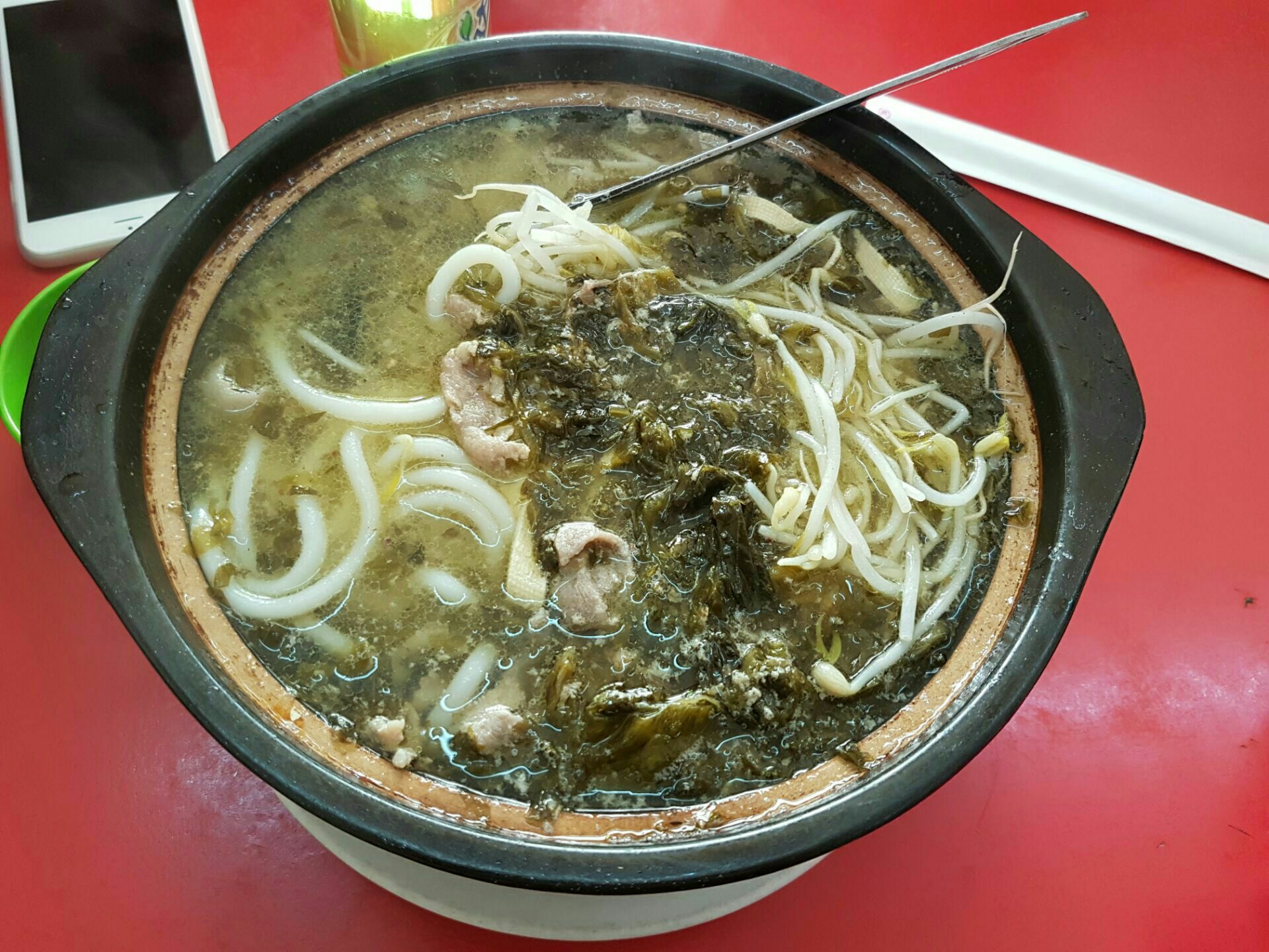 2022稻谷香过桥米线坊美食餐厅,比较喜欢的是酸菜肥牛米线,.