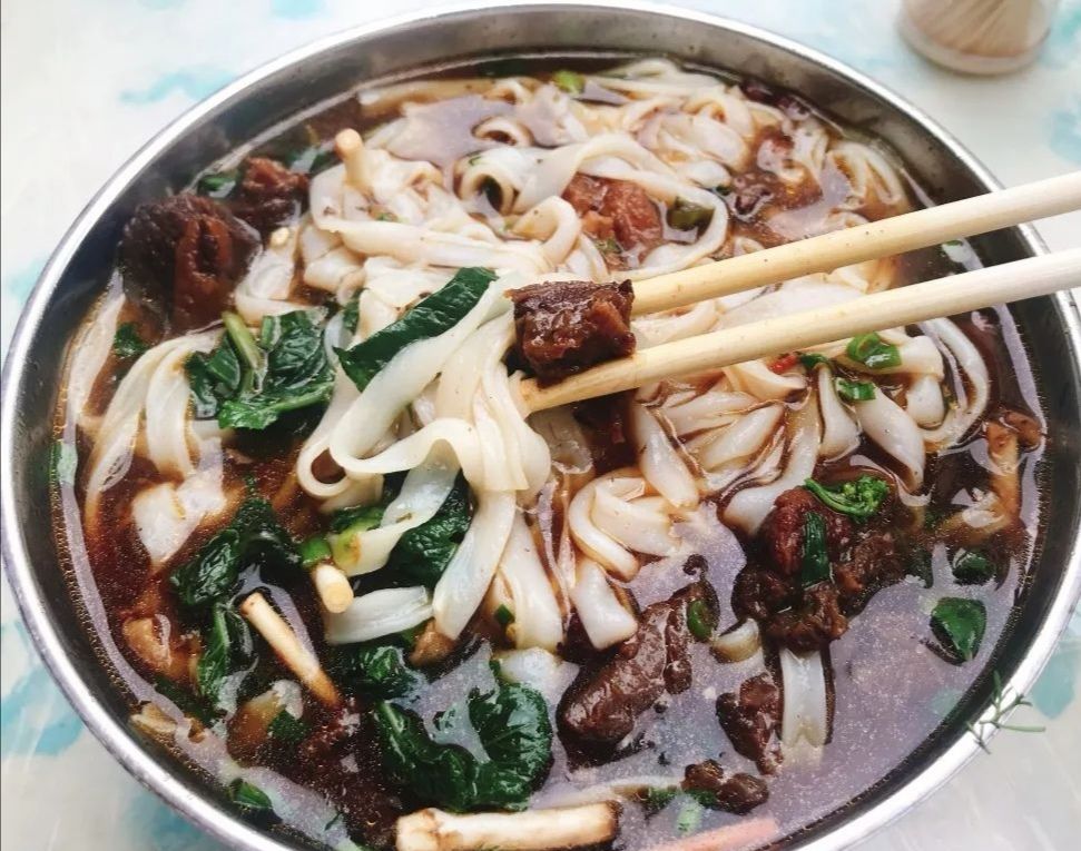 的米干好吃有傣家手工米干手工宽米干细米干配的料