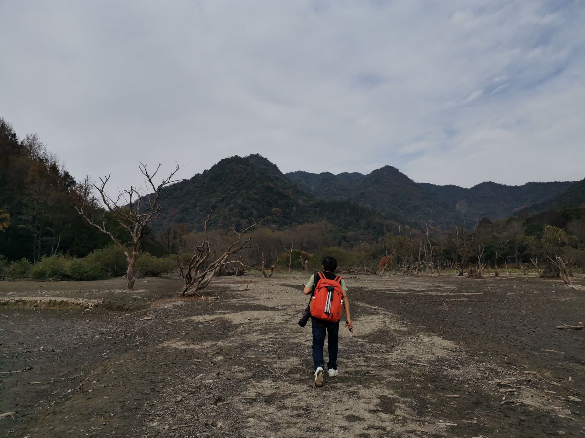 【趣味】这儿因山水美景,会有拍人像的模头,不妨加入蹭拍,好玩