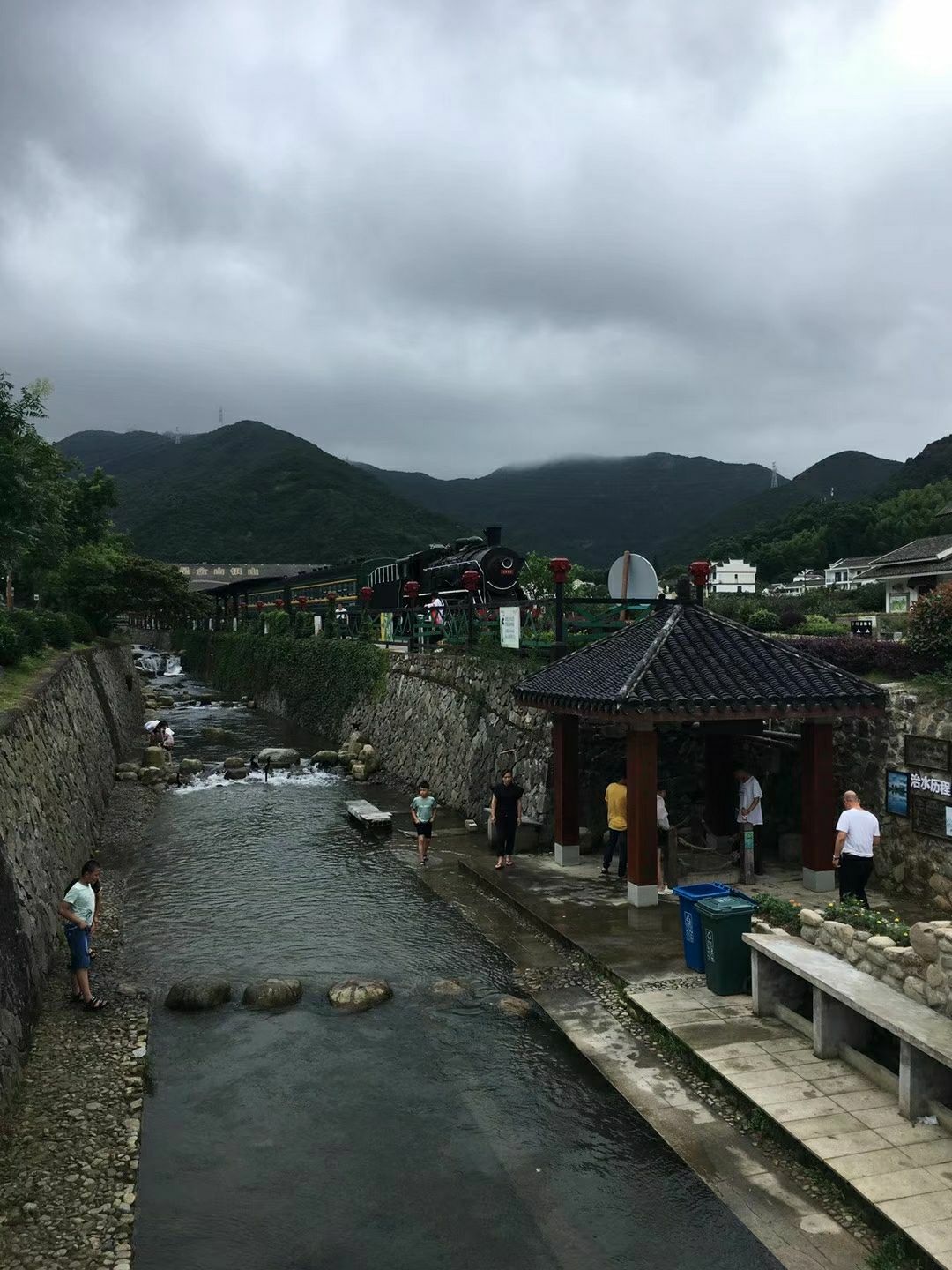 南洞水库位于舟山市定海区干览镇境内干览镇三面环山西与马岙接界北濒