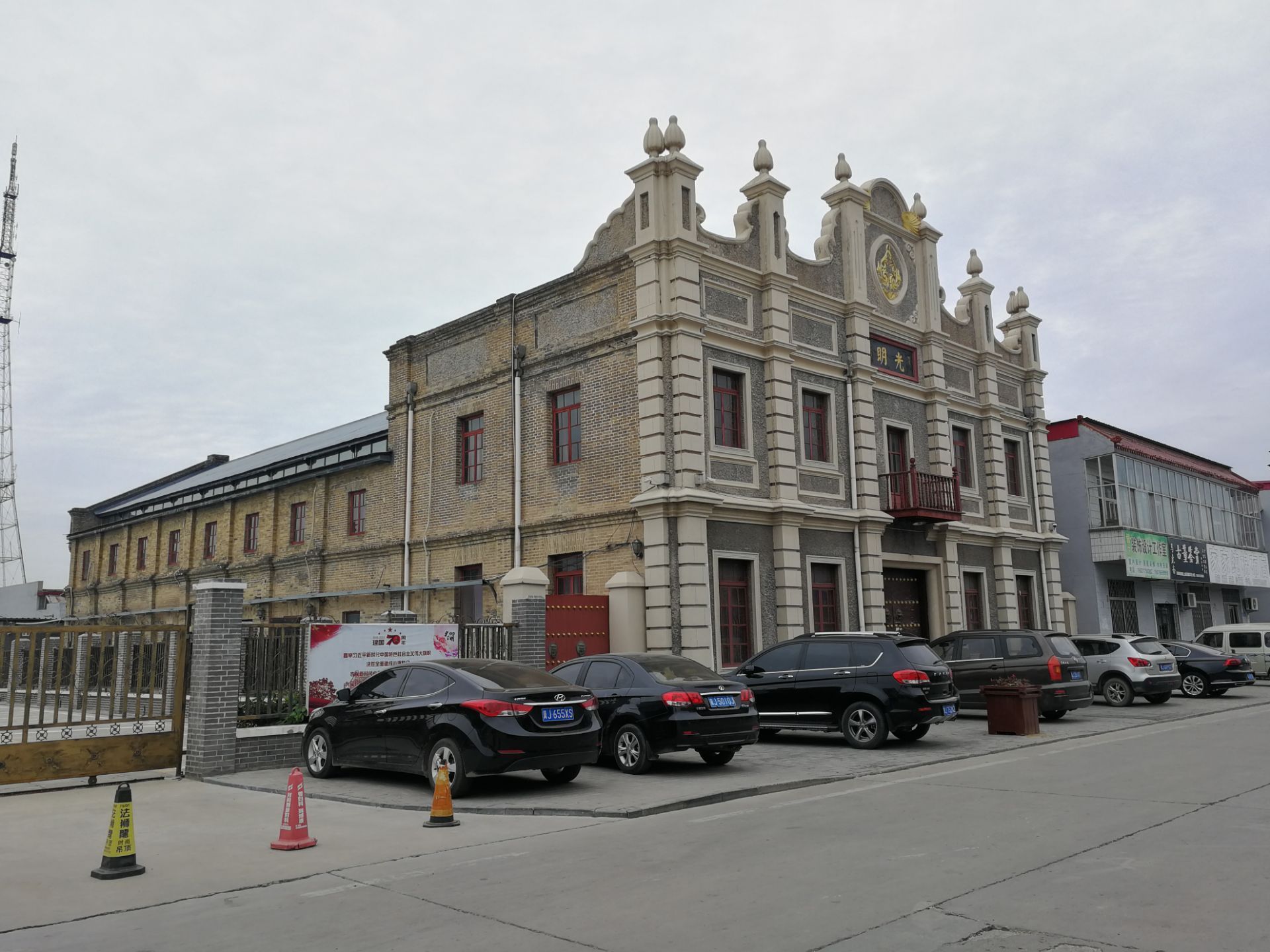 河间光明戏院坐落在河北省河间市城内至今已有半个多世纪