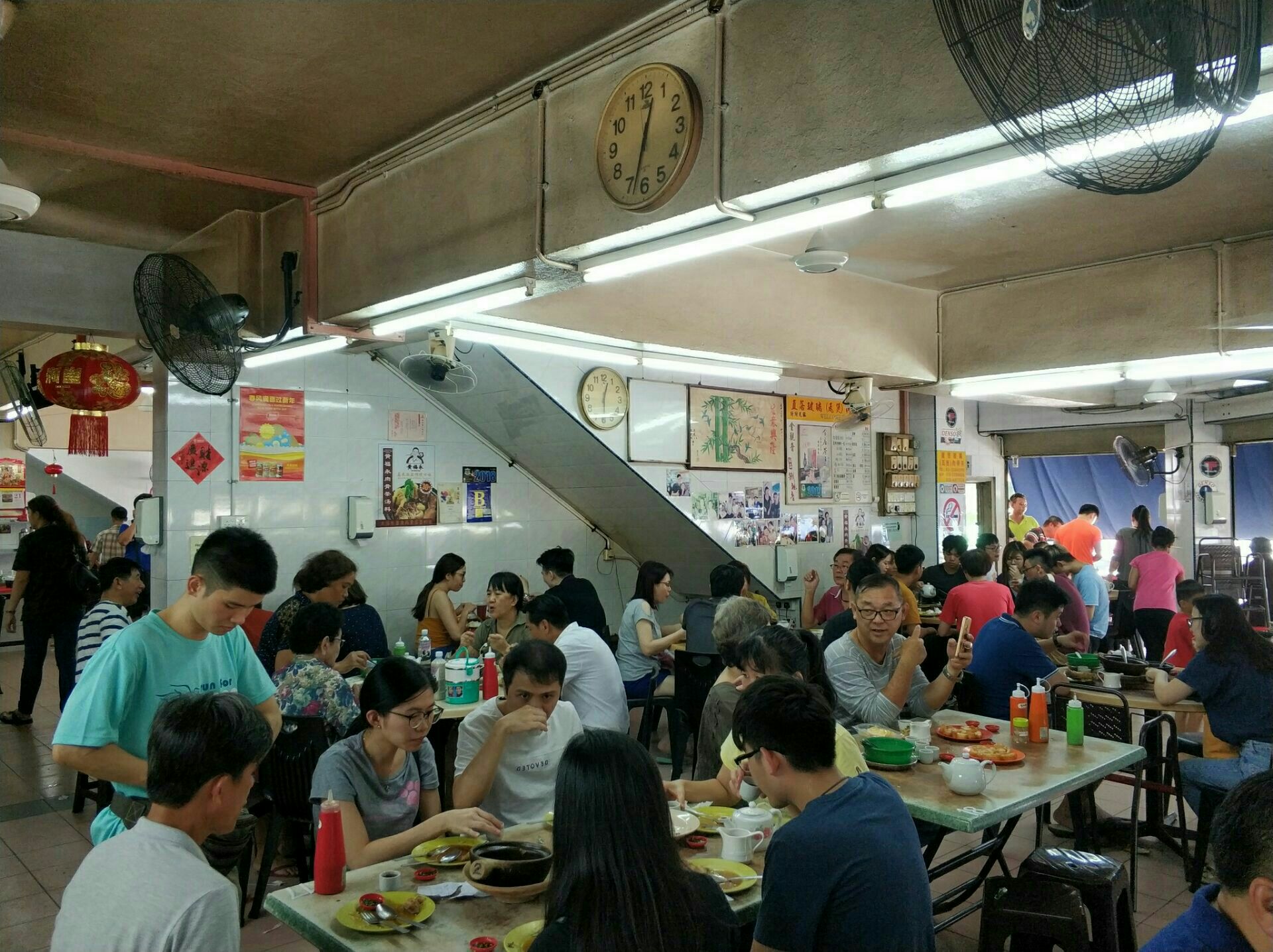 2023正家直落玻璃驰名肉骨茶美食餐厅,肉骨茶的肉质软嫩一角,店家.