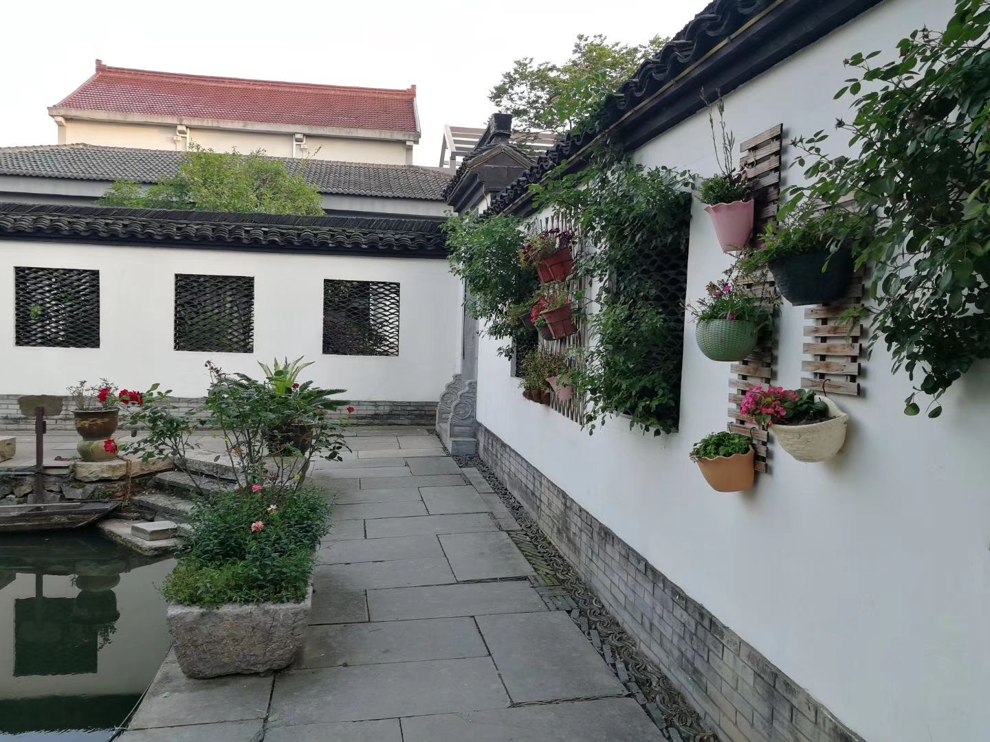 第二天来到了滨海明珠生态园这个生态园的建筑还是很漂亮就是那种典型