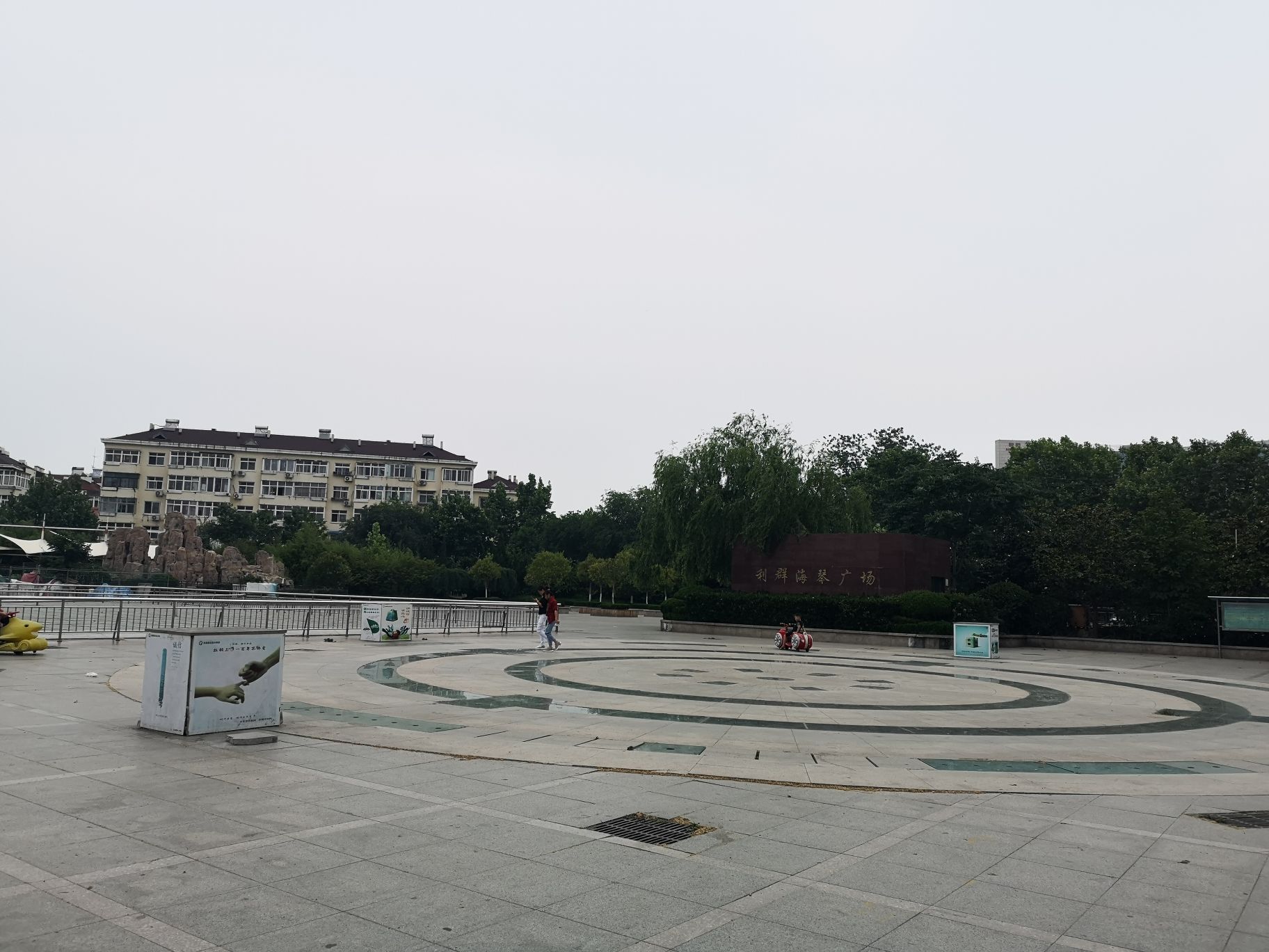 海琴广场在这边开的时间挺长了附近算是好多居民打卡的地方吧