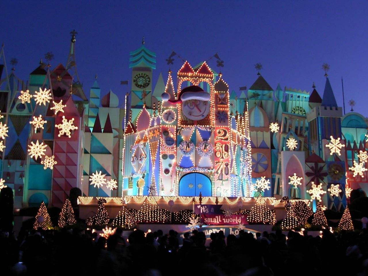 非常漂亮的度假村里面的设施很棒周边就有卖小吃的商