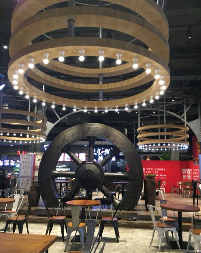 大西洋银泰城的美食广场还是挺不错的个人感觉比万象城的各方面都要好