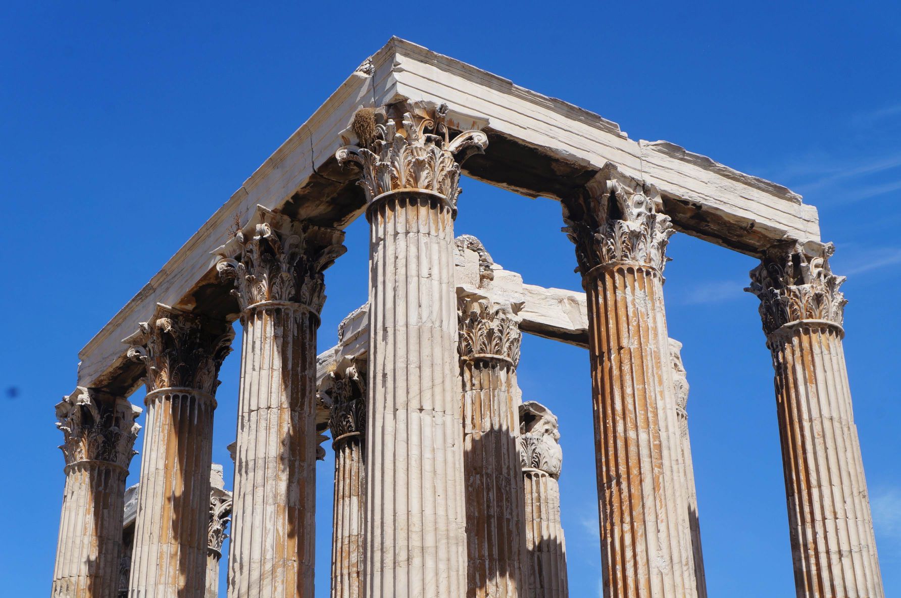 宙斯神庙本身很特别,不过环境太差,满地沙石枯枝,碰上7月刮风的时间