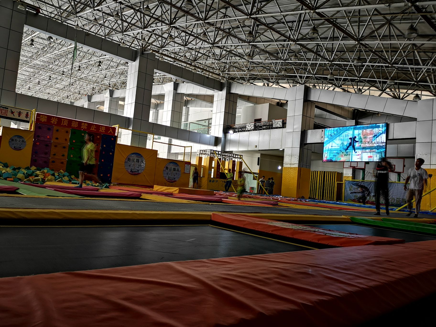 是解压的好地方室内设备齐全配备空调温度事宜适合孩子