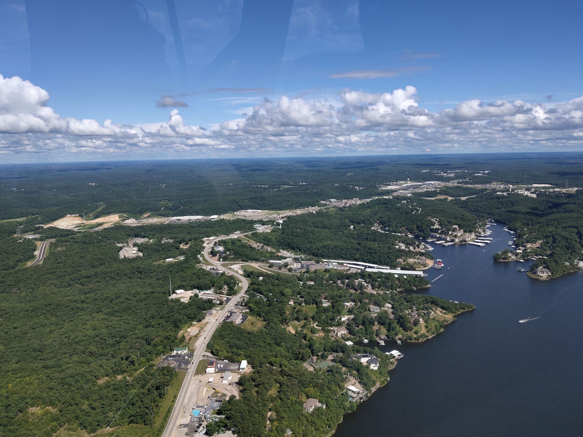 2022lake ozark helicopters玩乐攻略,很好玩,直升机特别稳,可以.
