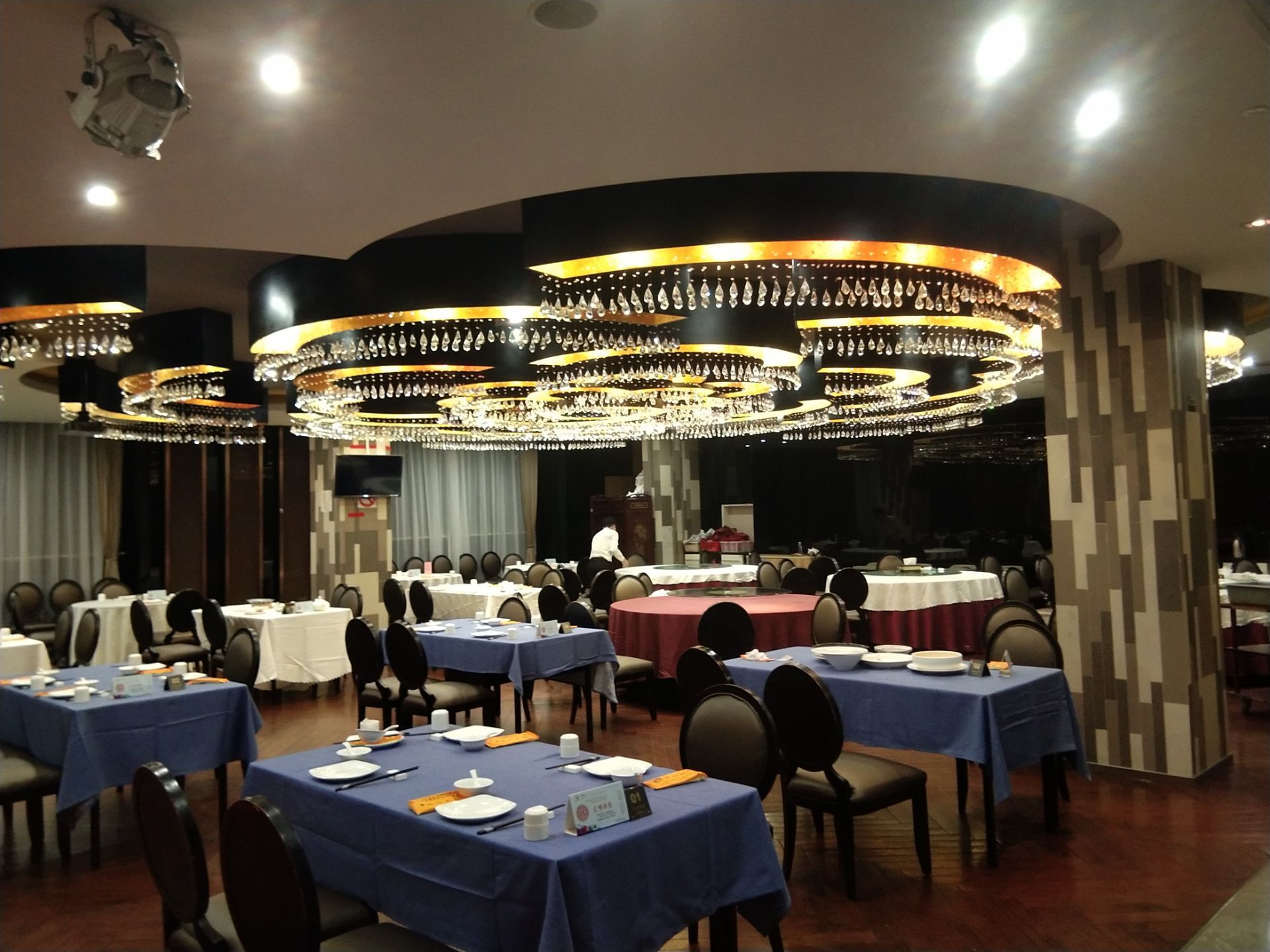 2023天水雅居(柳营路店)美食餐厅,一楼大厅看不出,上去二楼发.