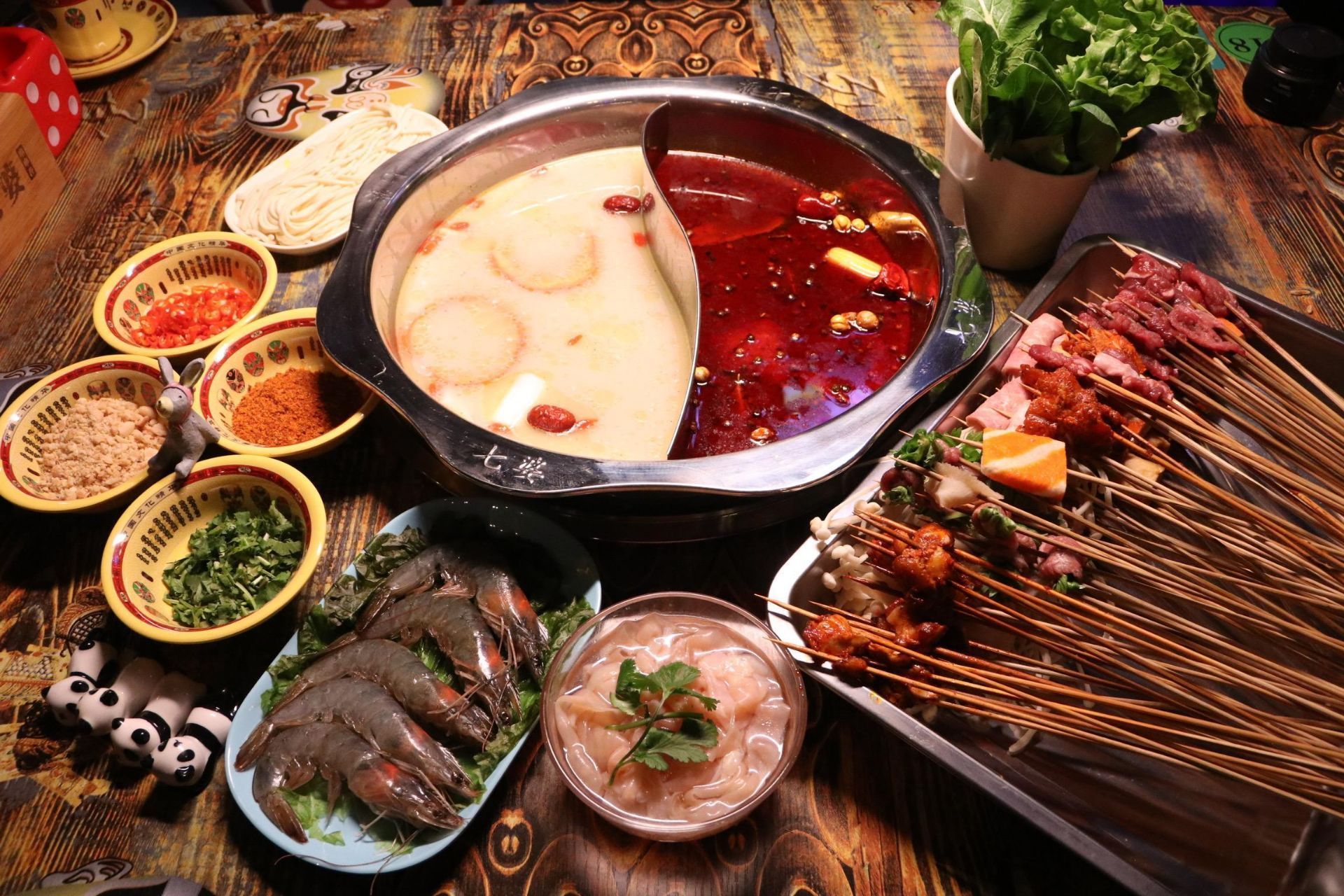 2023七婆串串香火锅(环城东路店)美食餐厅,口味还不错,很正宗的四川味