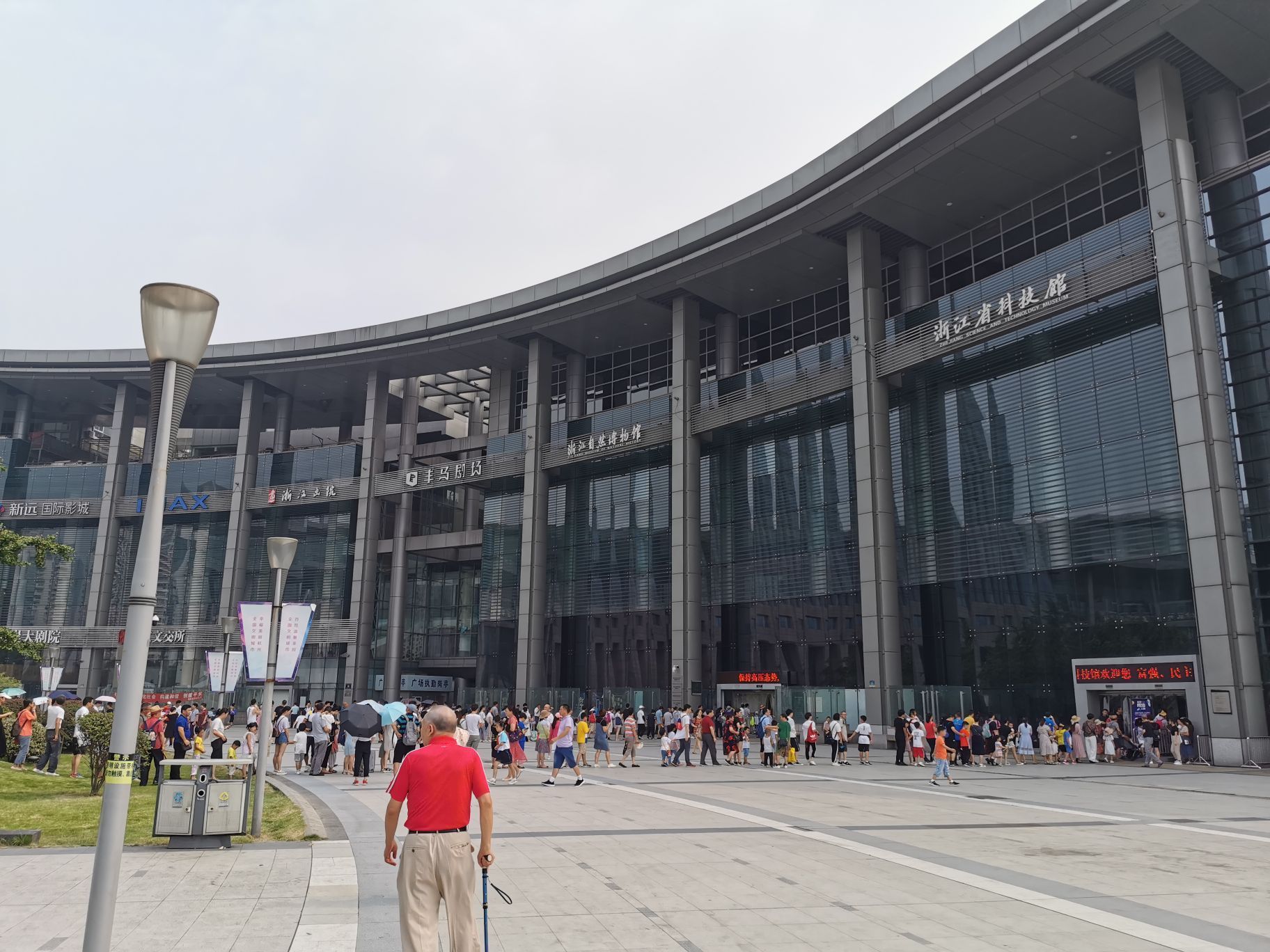 2023西湖文化广场游玩攻略,.,感觉上都凑到一起来,人.【去哪儿攻略】