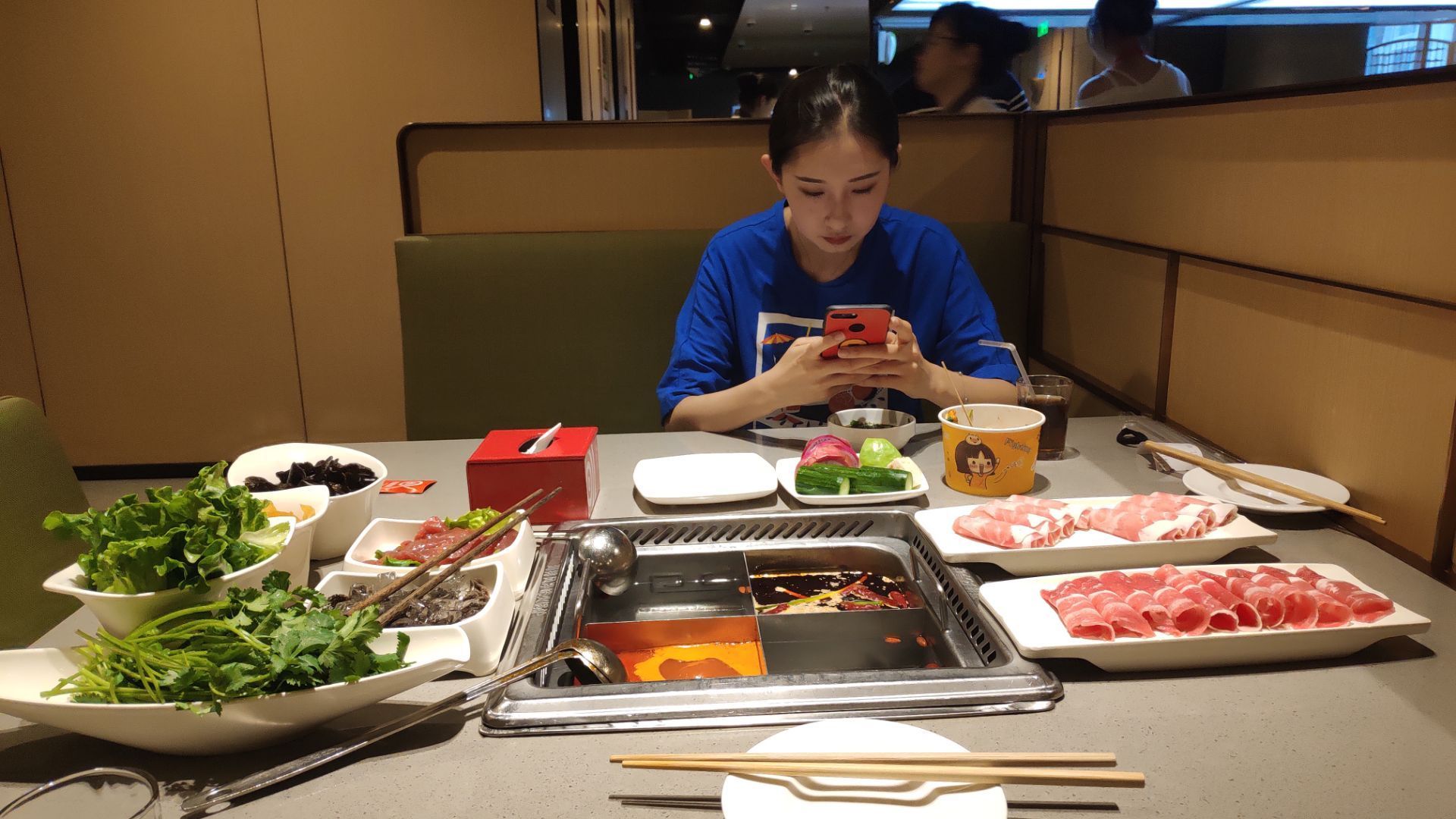 晚上跟妹子吃饭照片图片