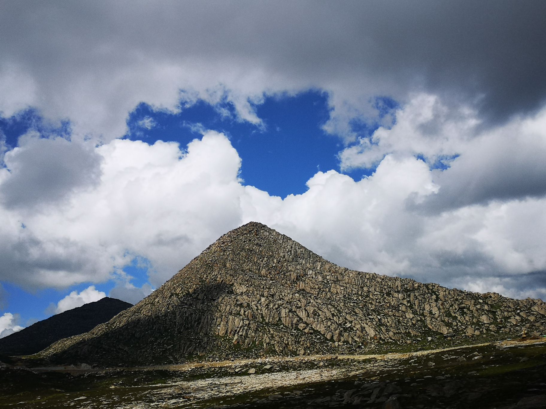 【携程攻略】理塘铁匠山垭口景点,铁匠山垭口是从理塘到喇叭垭乡,然日