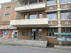 4-Day Altay City Tour: Altai Mountain Hot Spring Forest, Qiemu'erqieke Stone Human Culture