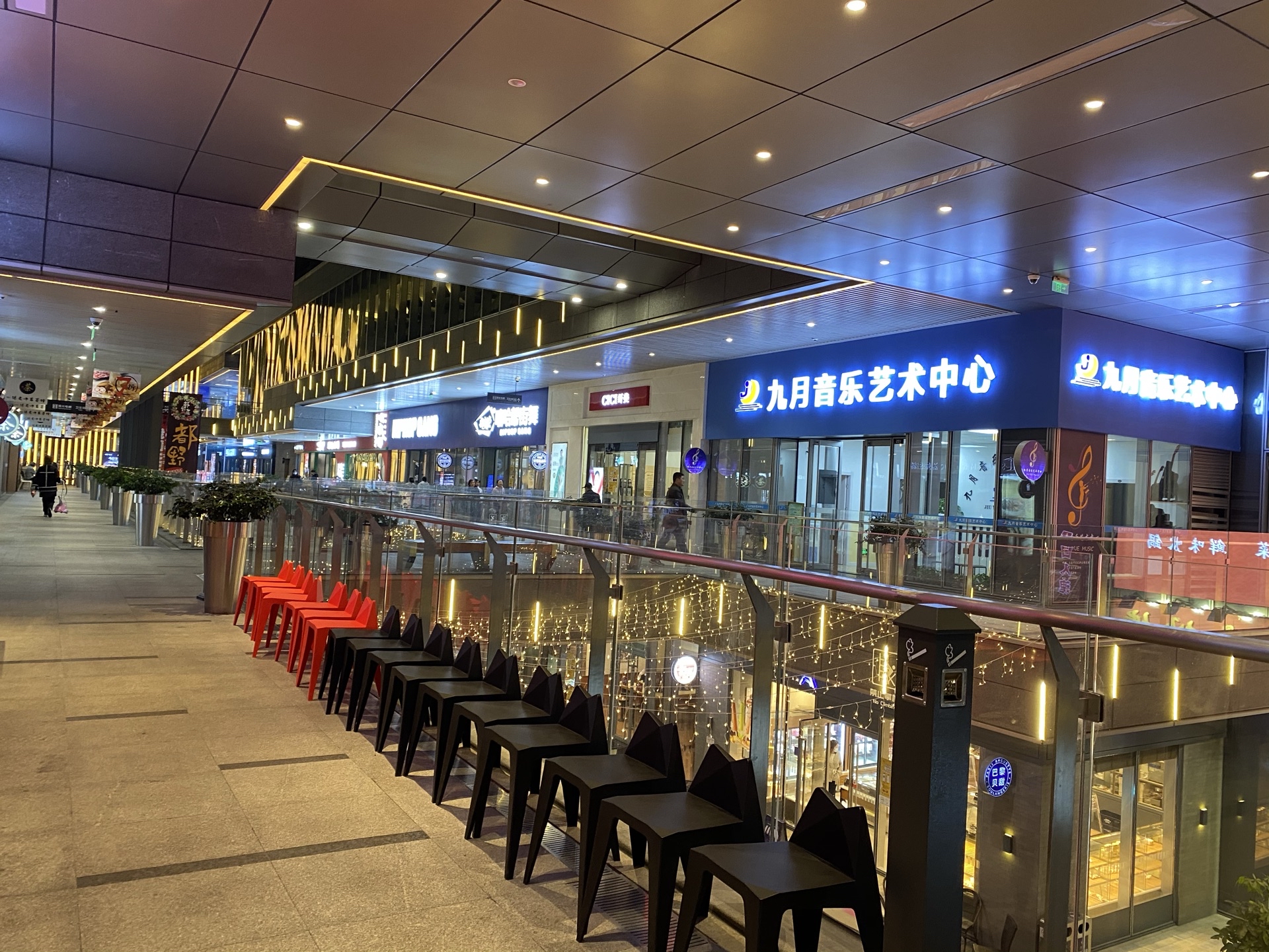 【携程攻略】上海富荟广场购物,世纪公园附近难得的一座综合体商场,半