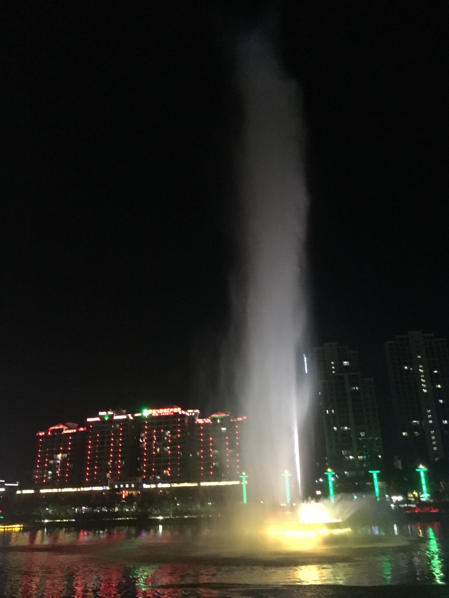 2022亚洲第一高喷泉游玩攻略,一般在晚上8点开始喷泉表演，...【去哪儿攻略】