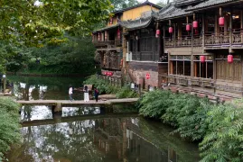 야안 2일 투어: 멍딩산의 자연미와 자이언트 판다 국립 공원의 희귀 야생 동물