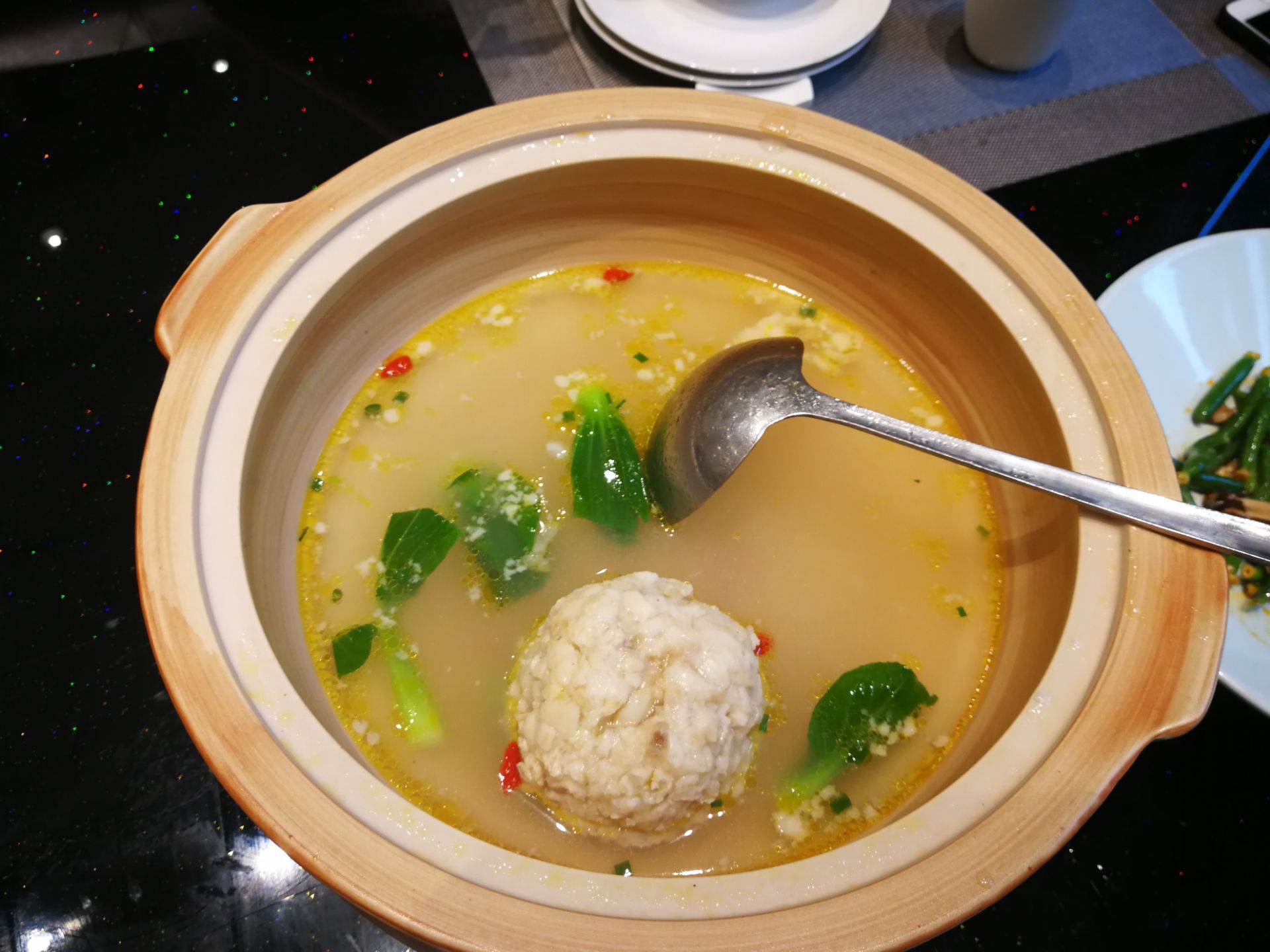 嘉乐农庄位于昆太路上,是一个适宜家庭聚会,商务宴请,朋友聚餐,休闲