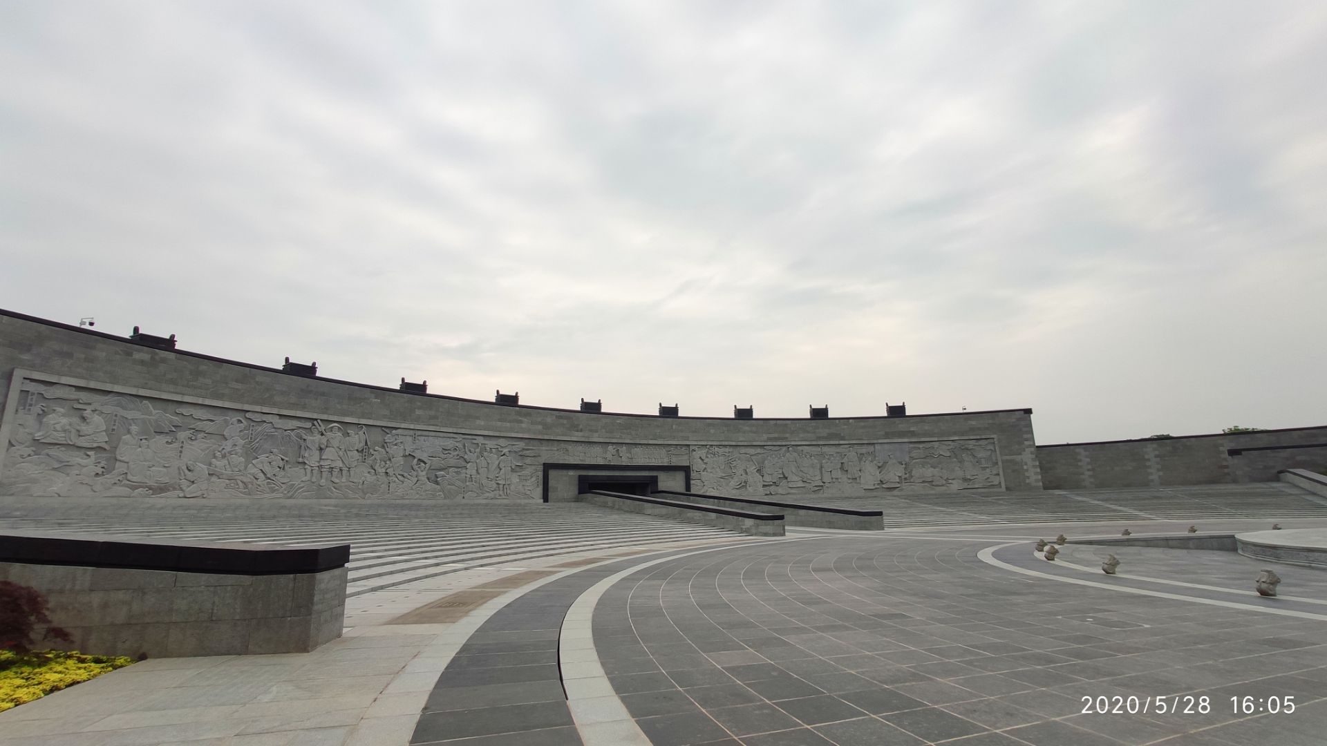 祭禹广场,半径66米,载客量达10000人,为大禹公祭典礼的开展地