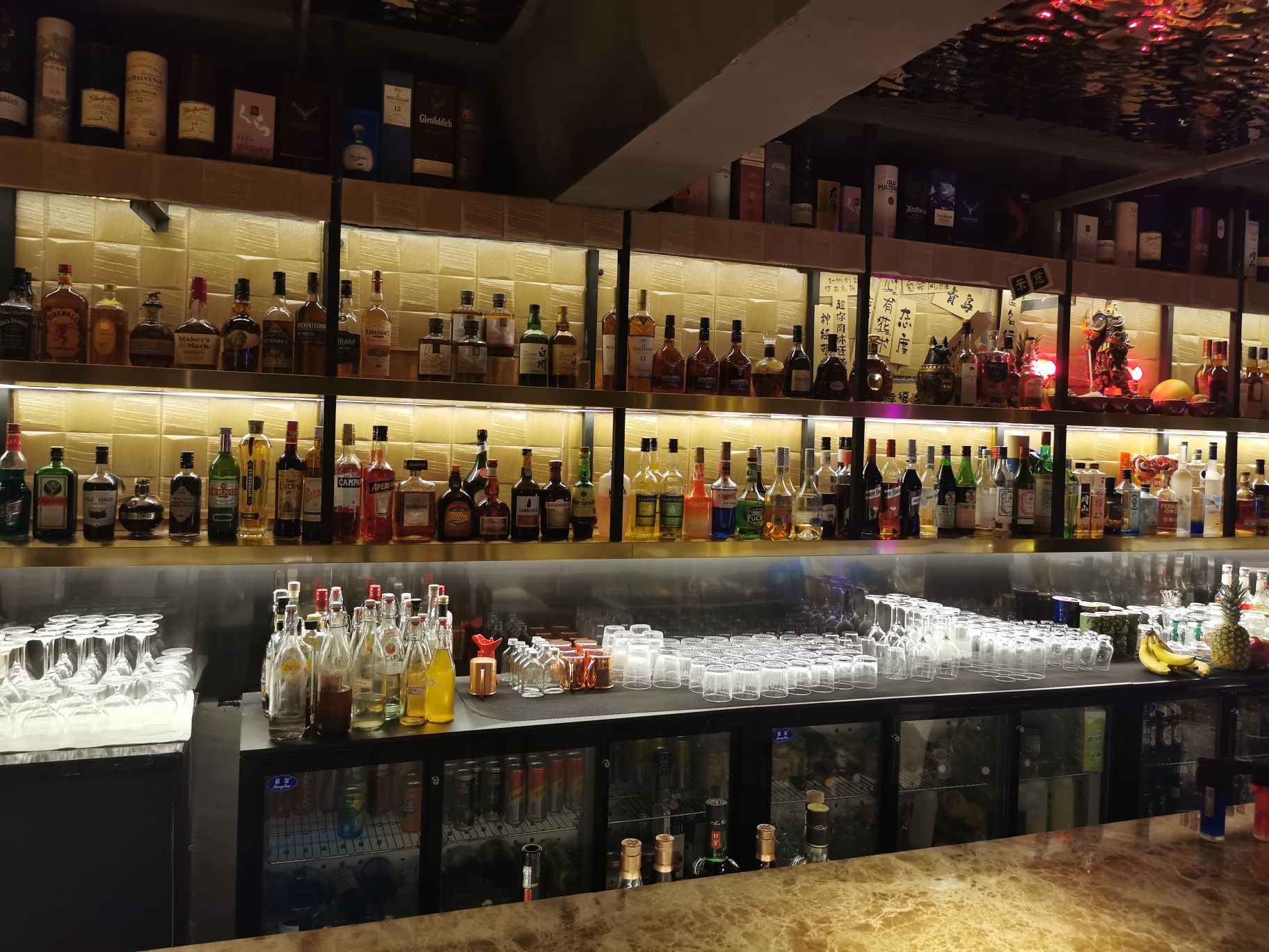 听着舒缓的音乐,享受一份特有的宁静氛围
这个静吧很不错哦,吧台