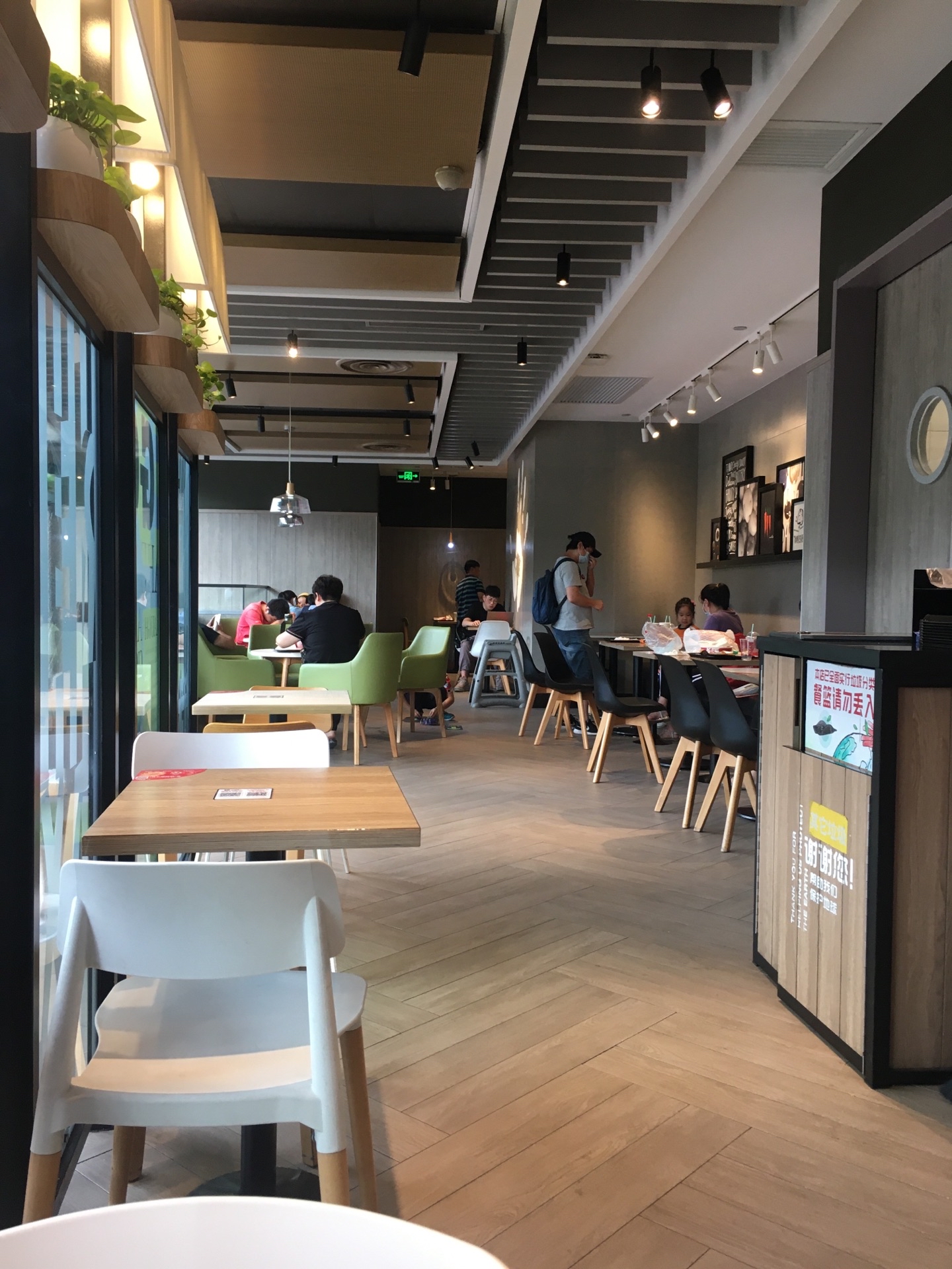 肯德基(杭州庆春银泰店)