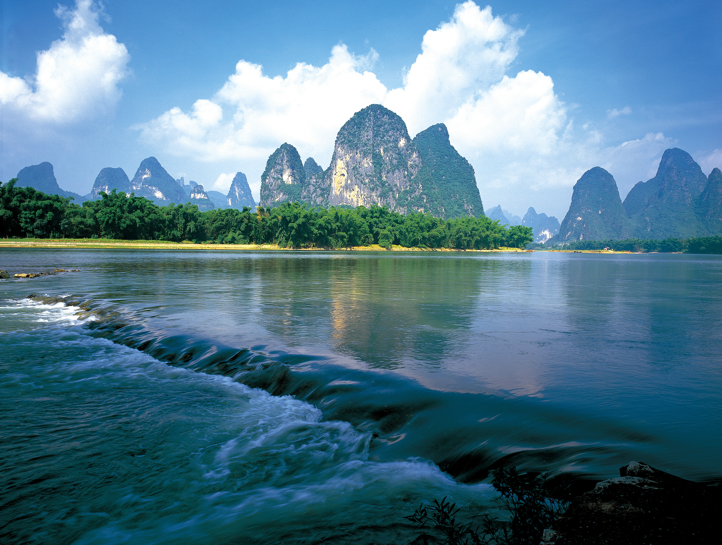 旅游攻略社区>目的地>漓江三星游船> "不同游船风格各异" "桂林漓江游