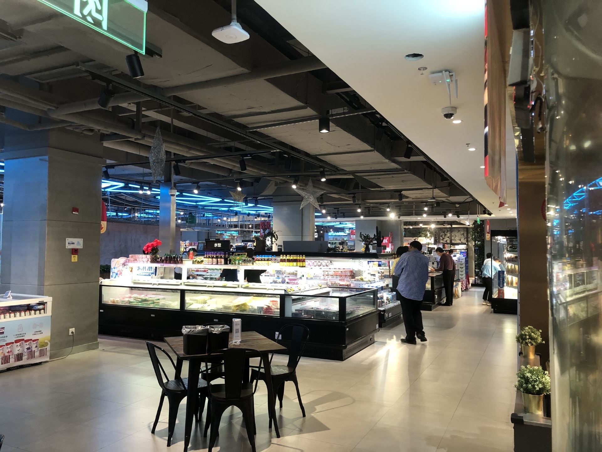 盒马鲜生(红点城店)