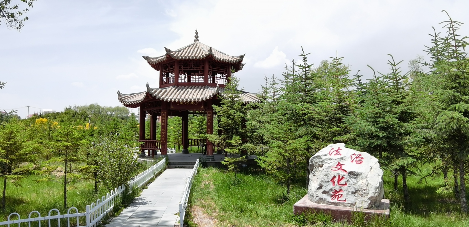 5-Day Delingha Tour: Wetland Scenery of Gahai Lake, Magical Landscapes of Yardang Landforms