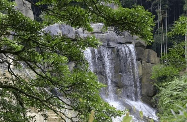 龙川嶅山溪谷生态旅游区