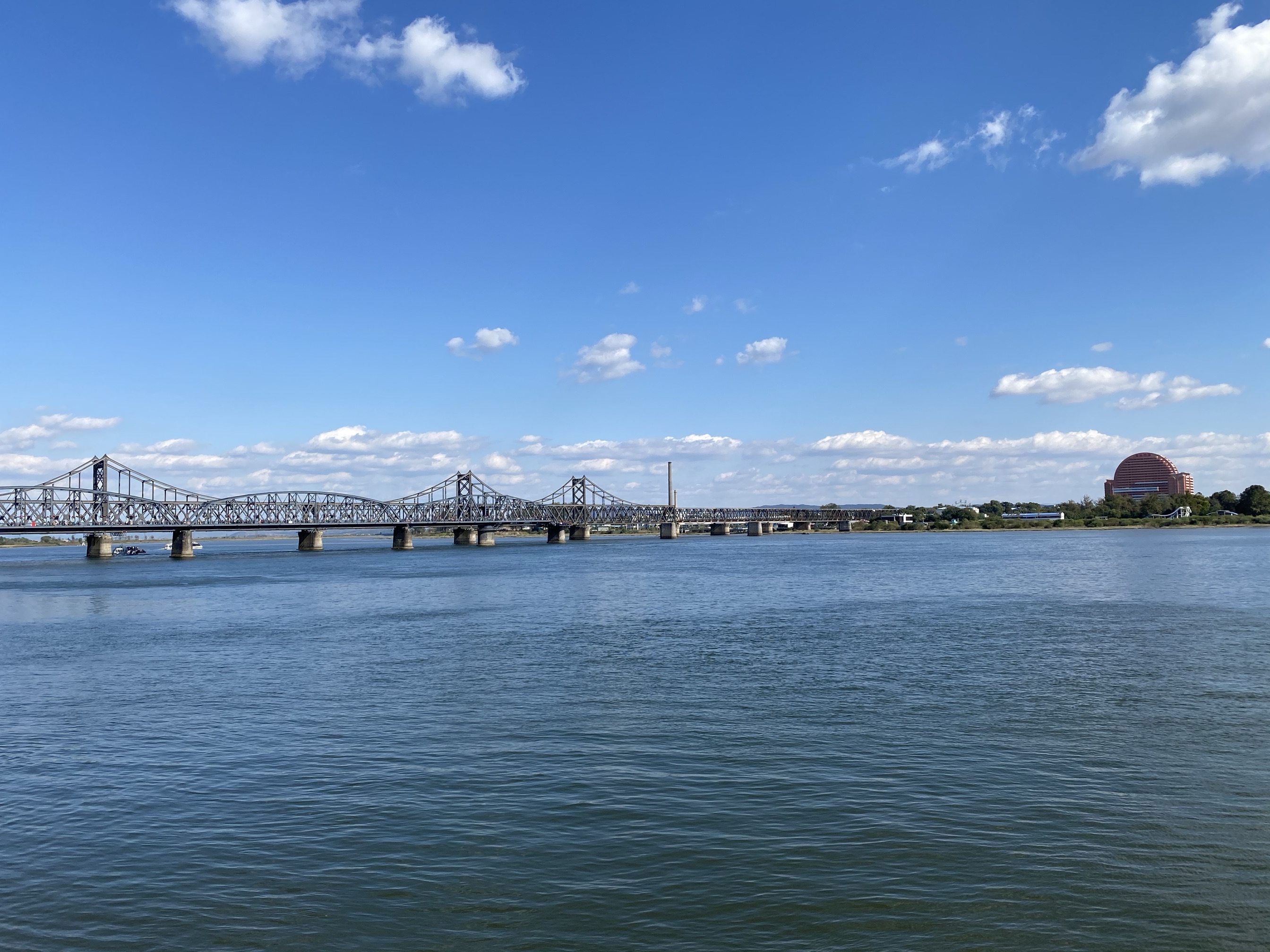 【携程攻略】丹东鸭绿江断桥景点,丹东最著名景点,也是市中心的所在.