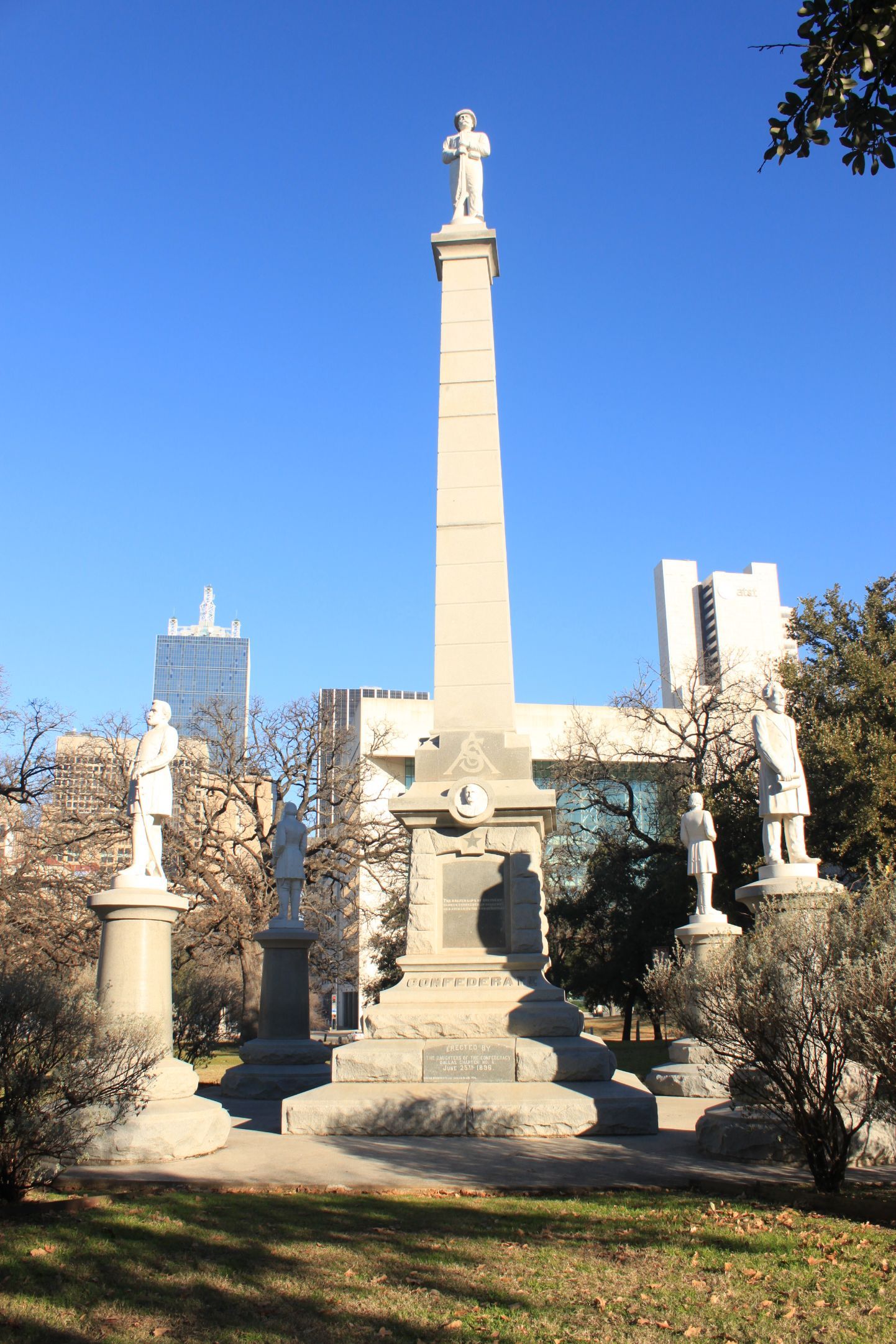 达拉斯市政厅是贝聿铭设计的一座振人心神的建筑正面向前倾34不仅能为