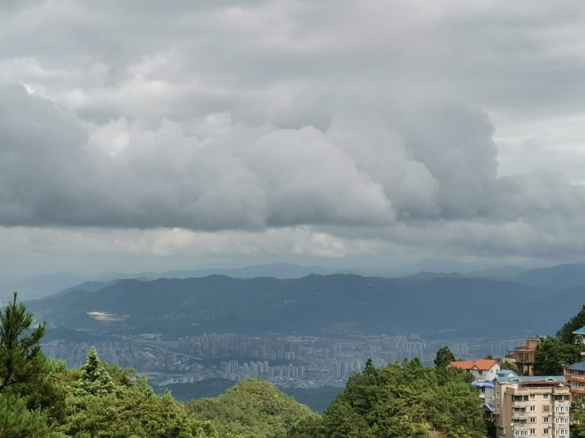 鼓岭是福州近现代以来的避暑胜地,鼓岭上有许多近代福州达官显贵以及