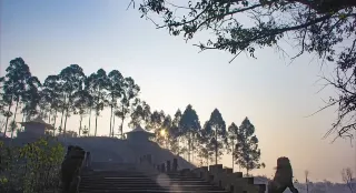 1-Day Guang'an Tour: Echoes of Deng Xiaoping's Hometown, Mysteries of Shenlong Mountain Ba People's Castle