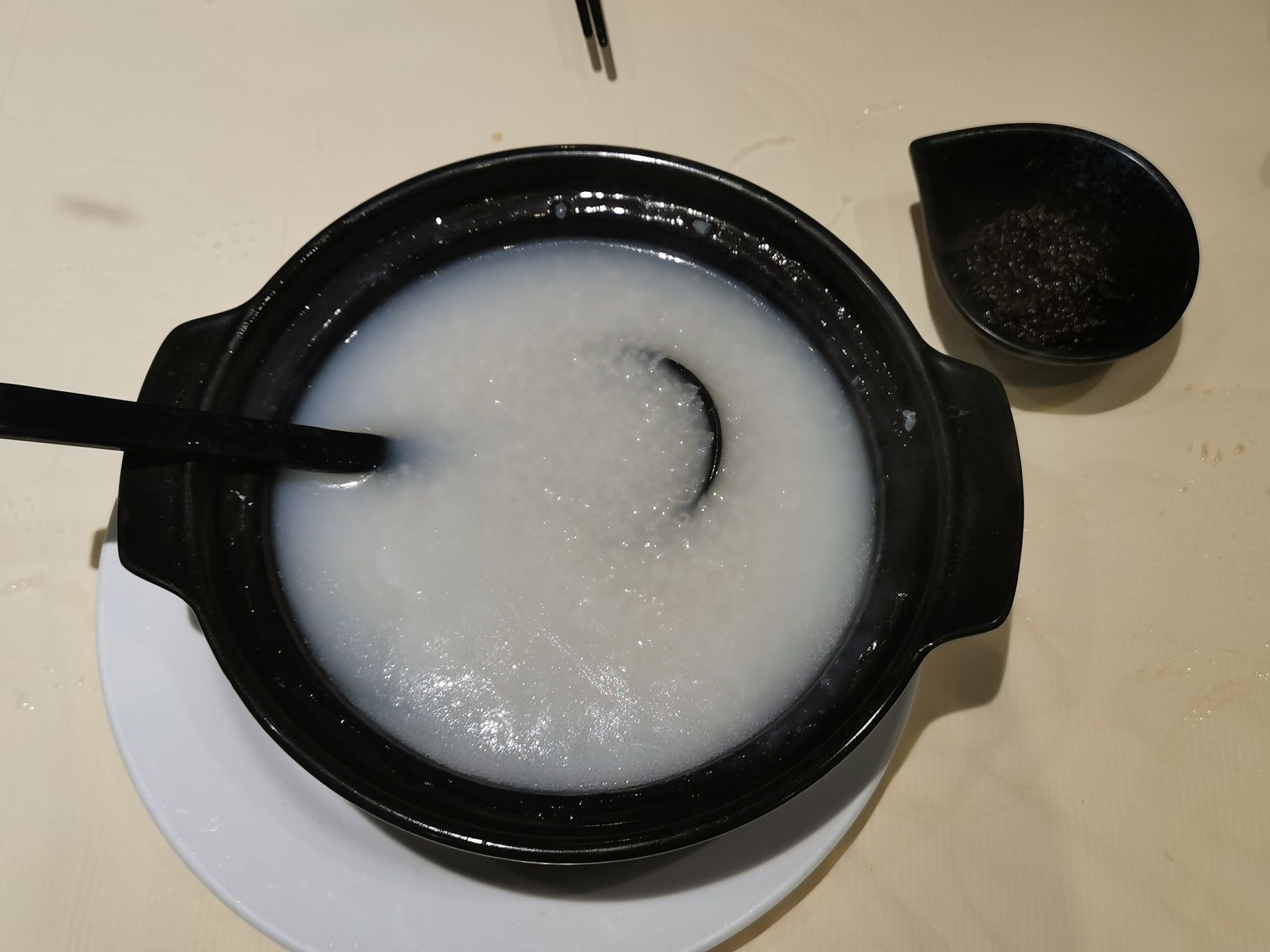 明火白粥居然也不错哦配橄榄菜好吃叉烧包很好吃外皮酥脆里面叉烧馅料