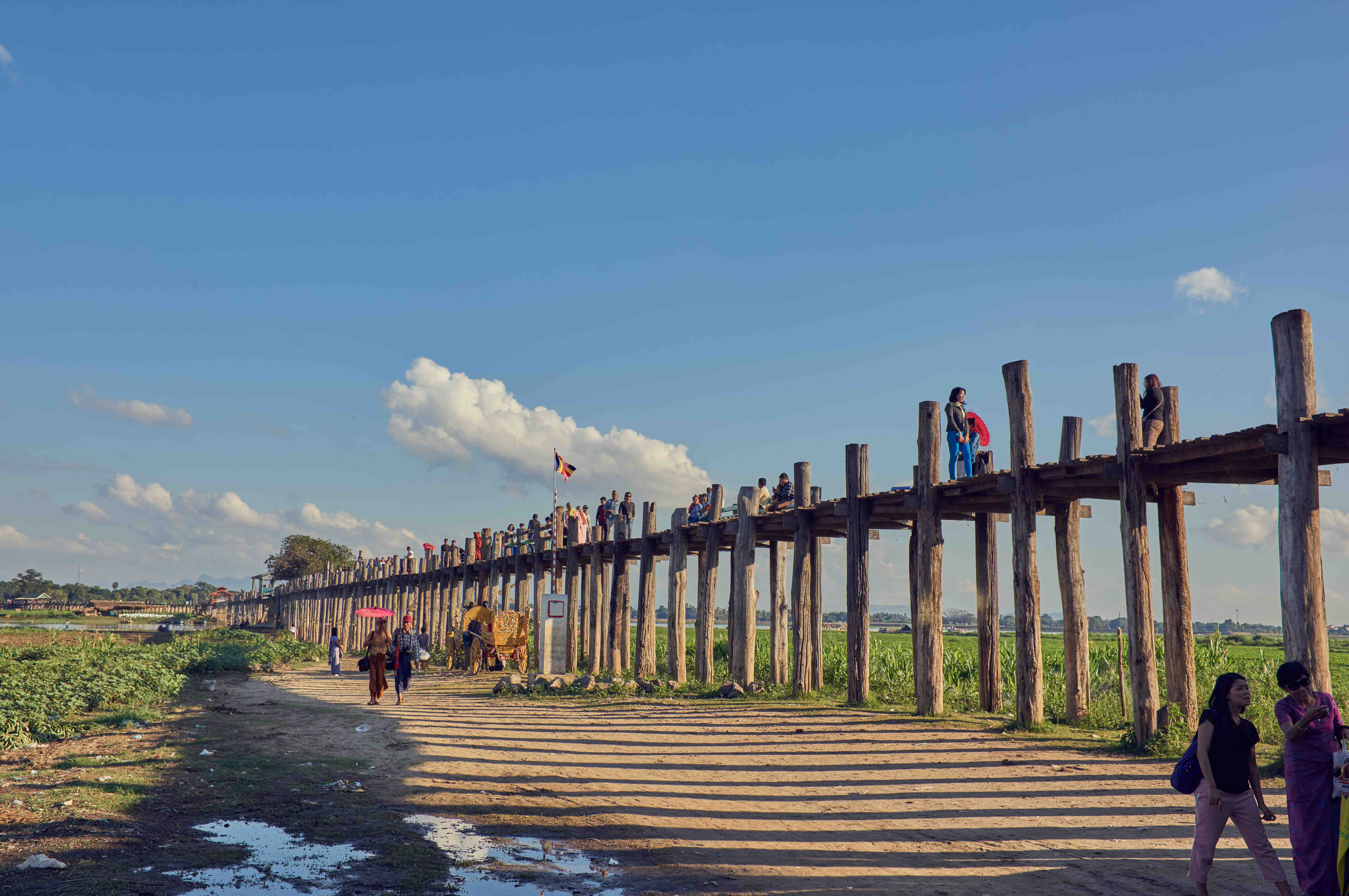 缅甸曼德勒乌本桥名贵柚木打造1200米长桥建于末代王朝