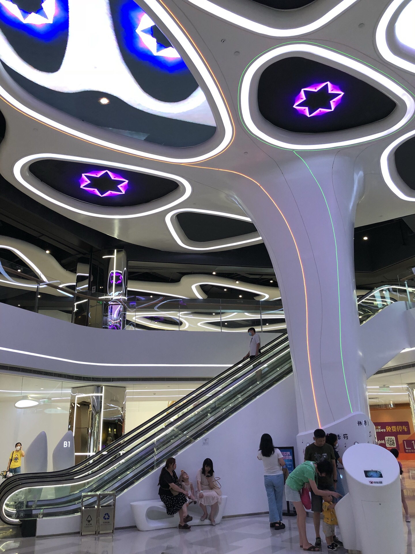 【携程攻略】上海丽宝乐园购物,虹桥丽宝广场开业时间不长,我们去的