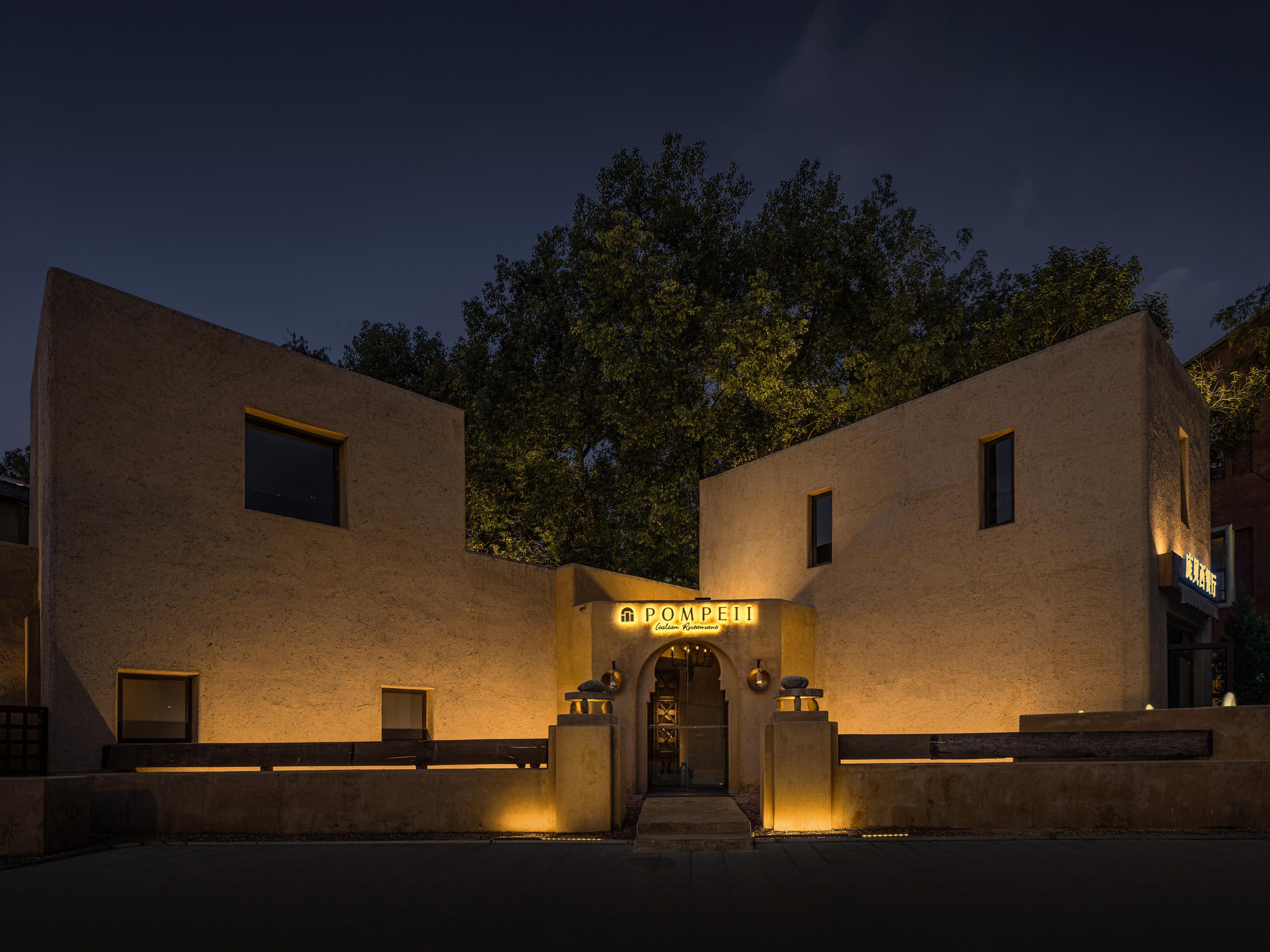 pompeii庞贝   条点评   餐厅重现东湖矿物开采现场   直线距离702m